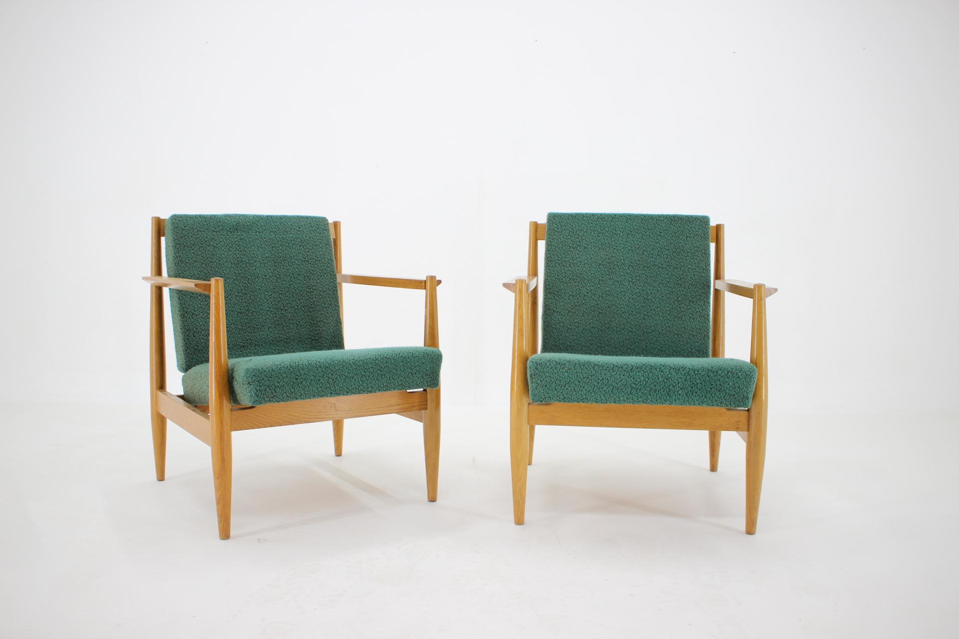 - Produced by Ton/Thonet czechoslovakia 
- Good original condition with minor signs of wear 
- The wooden parts has been repolished 
- The fabric has been cleaned
- High of seat 40 cm.