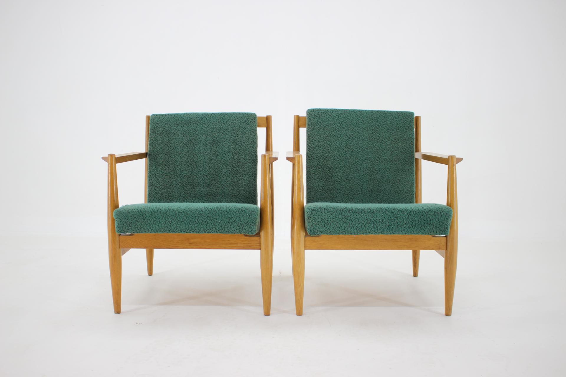 Mid-Century Modern Ensemble de deux fauteuils de deux tonnes des années 1960, Tchécoslovaquie en vente