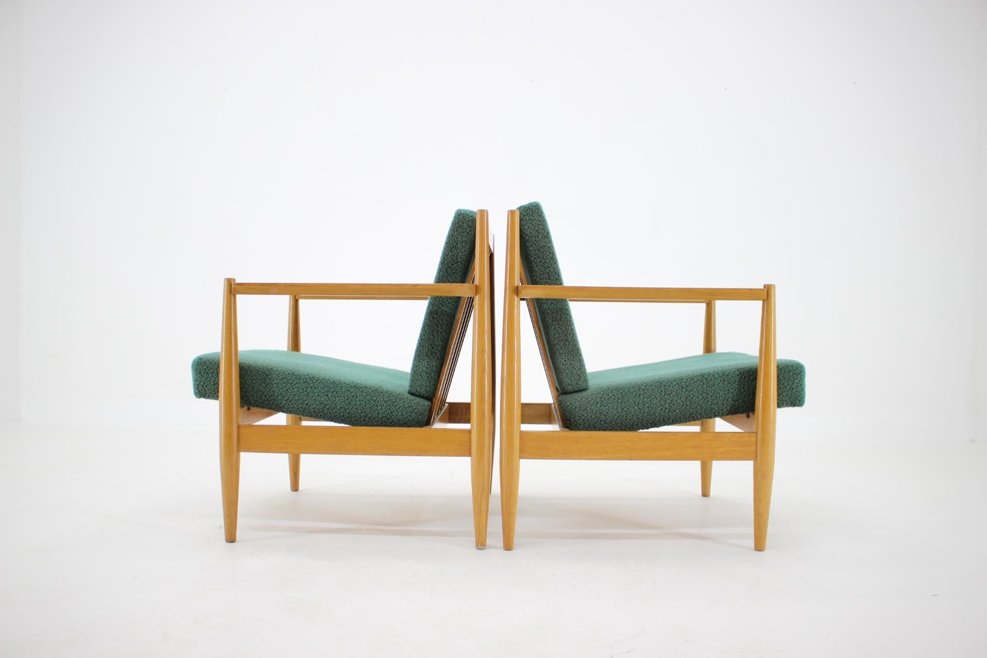 Milieu du XXe siècle Ensemble de deux fauteuils de deux tonnes des années 1960, Tchécoslovaquie en vente