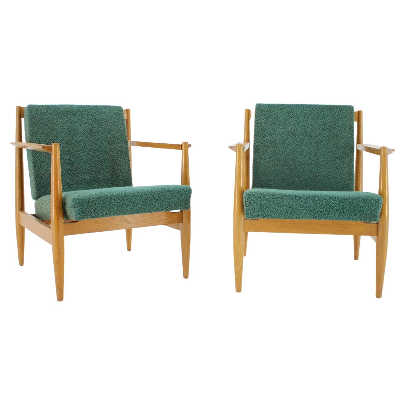 Ensemble de deux fauteuils de deux tonnes des années 1960, Tchécoslovaquie en vente