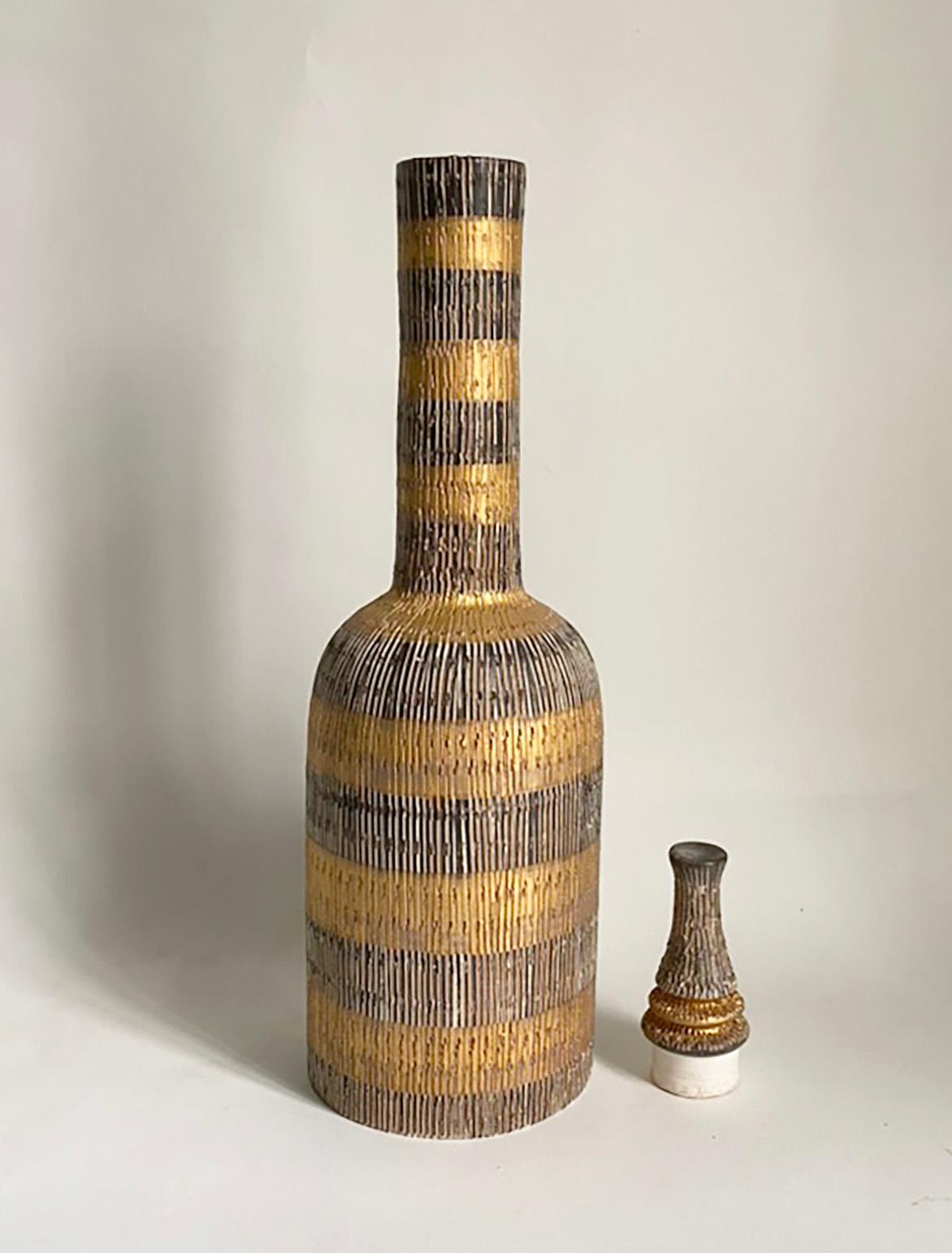 1960s Seta Ceramic Stoppered Bottle  Decanter by Aldo Londi for Bitossi Italy In Good Condition For Sale In Minneapolis, MN