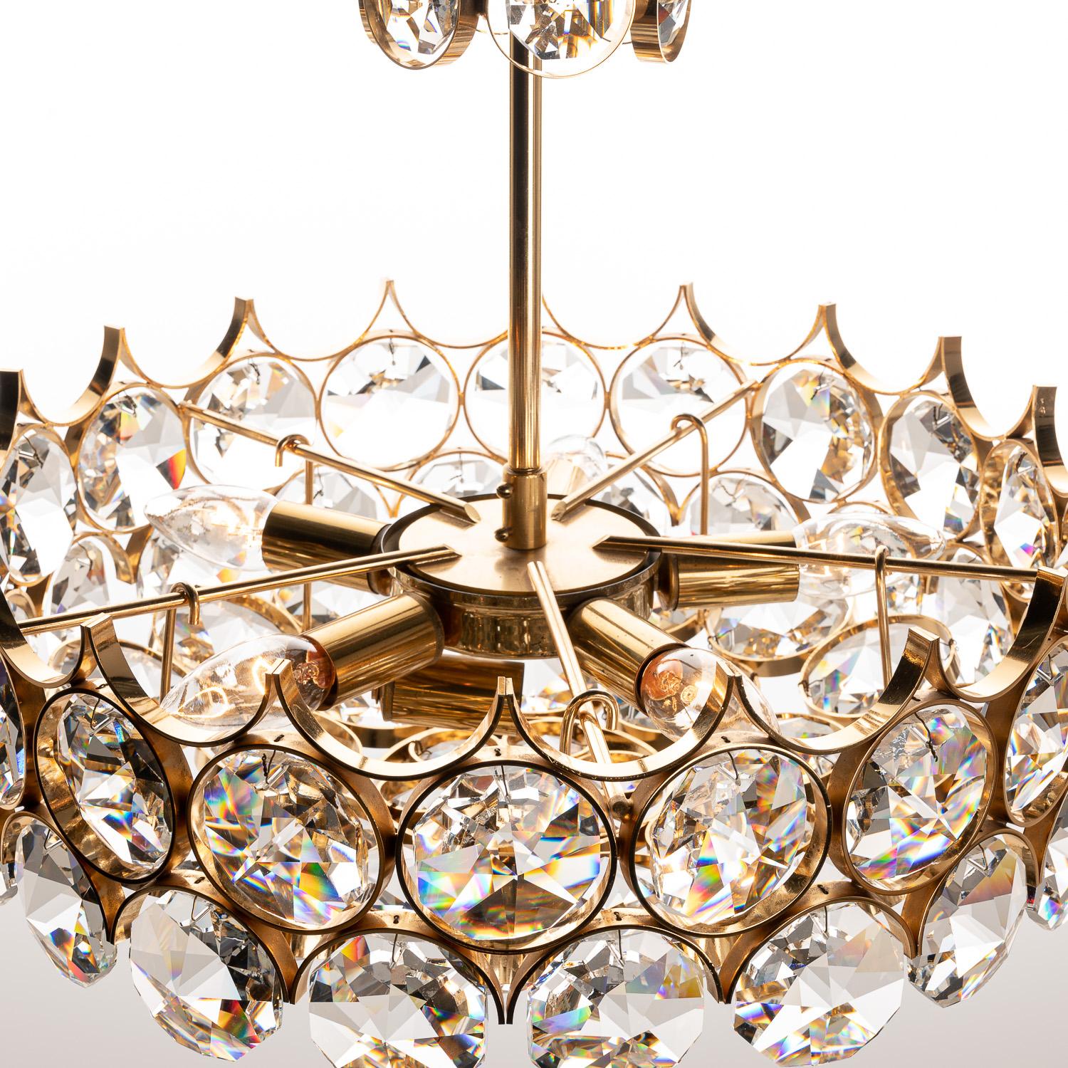 1960's Seven-Light Gilt Brass and Crystal Glass Chandelier by Palwa In Good Condition For Sale In Schoorl, NL