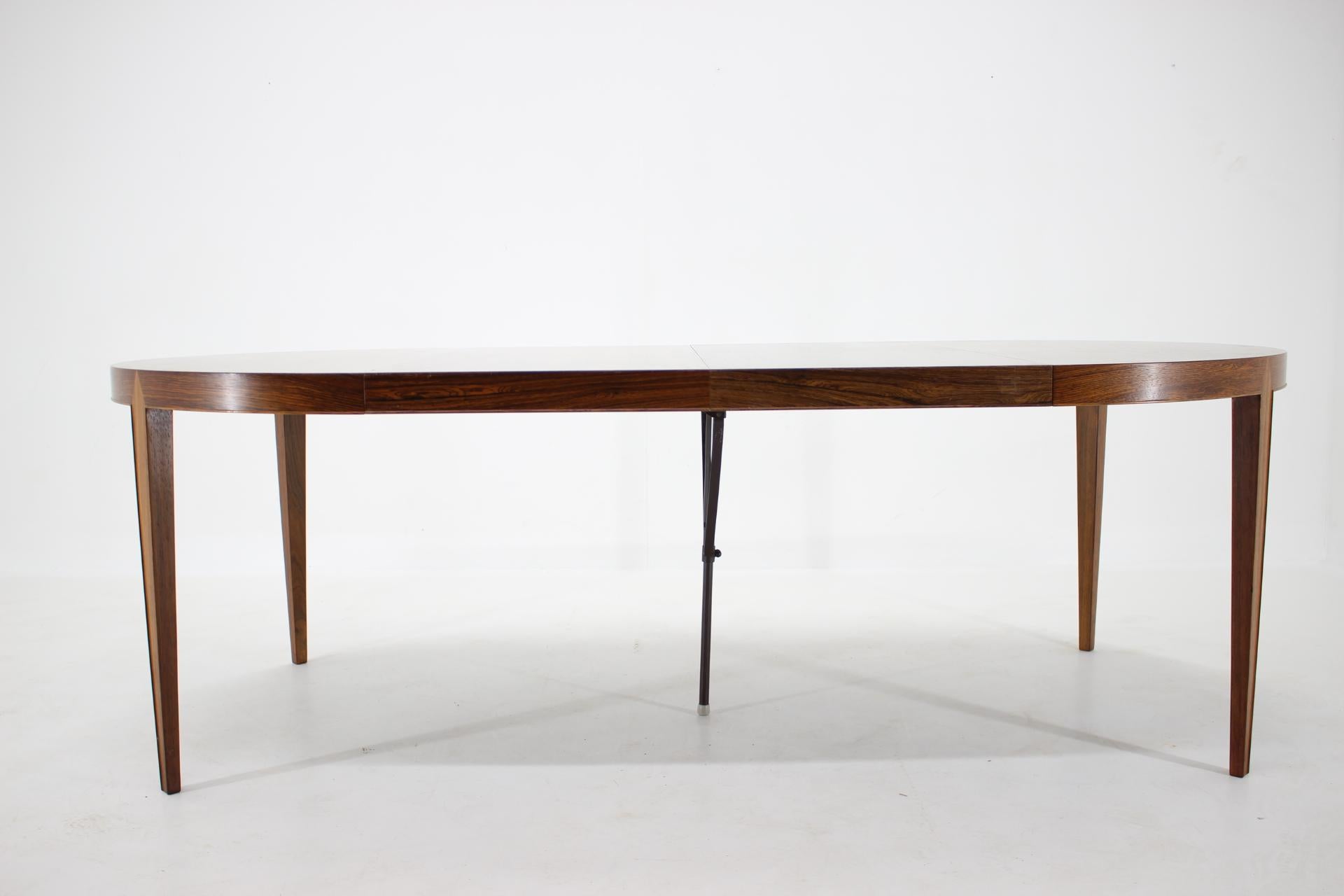 Danish 1960s Severin Hansen Extendable Rosewood Dining Table for Haslev Møbelsnedkeri, D