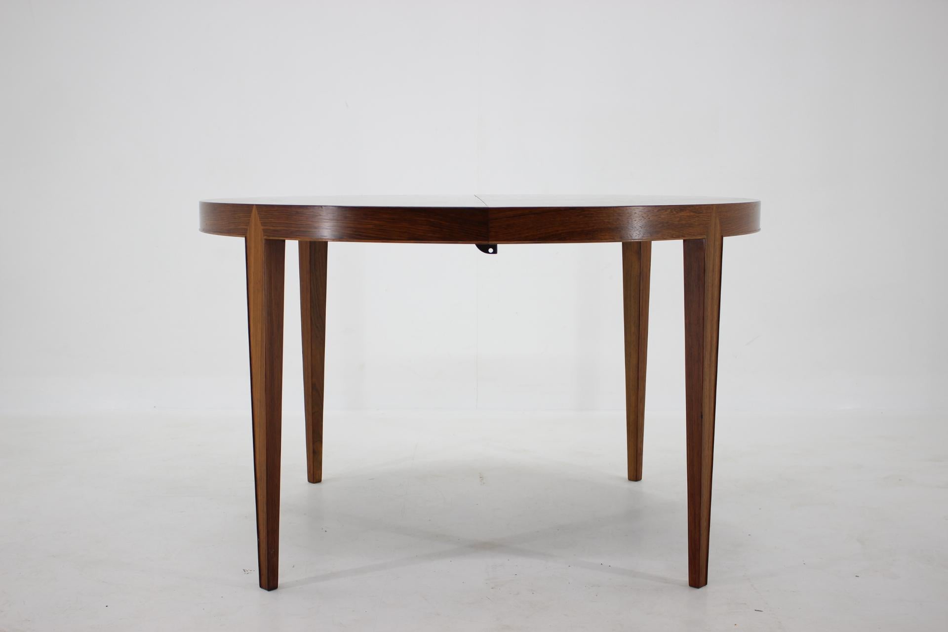 Mid-20th Century 1960s Severin Hansen Extendable Rosewood Dining Table for Haslev Møbelsnedkeri, D