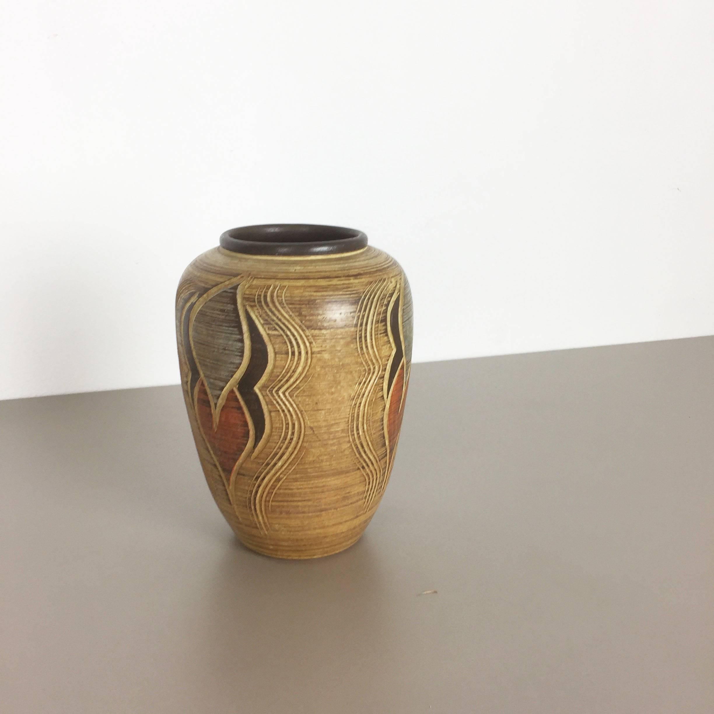 Article:

Pottery ceramic vase


Producer:

Sawa Ceramic, Germany


Design:

Franz Schwaderlapp



Decade:

1960s



Original vintage 1960s pottery ceramic vase in Germany. High quality german production with a nice abstract