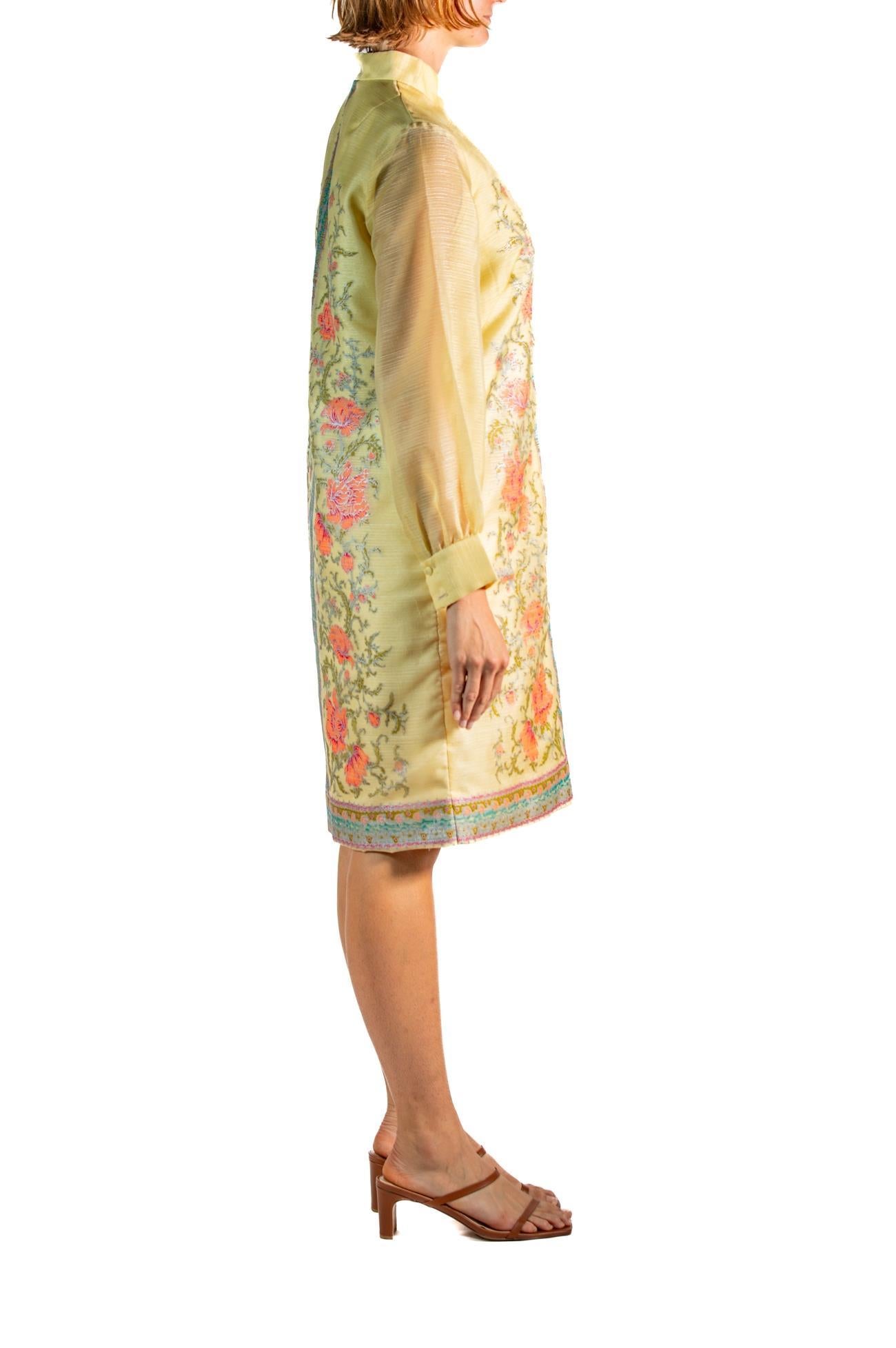 1960S Shaheen Butter Vestido camisero de manga larga de poliéster floral amarillo en Excelente estado para la venta en New York, NY