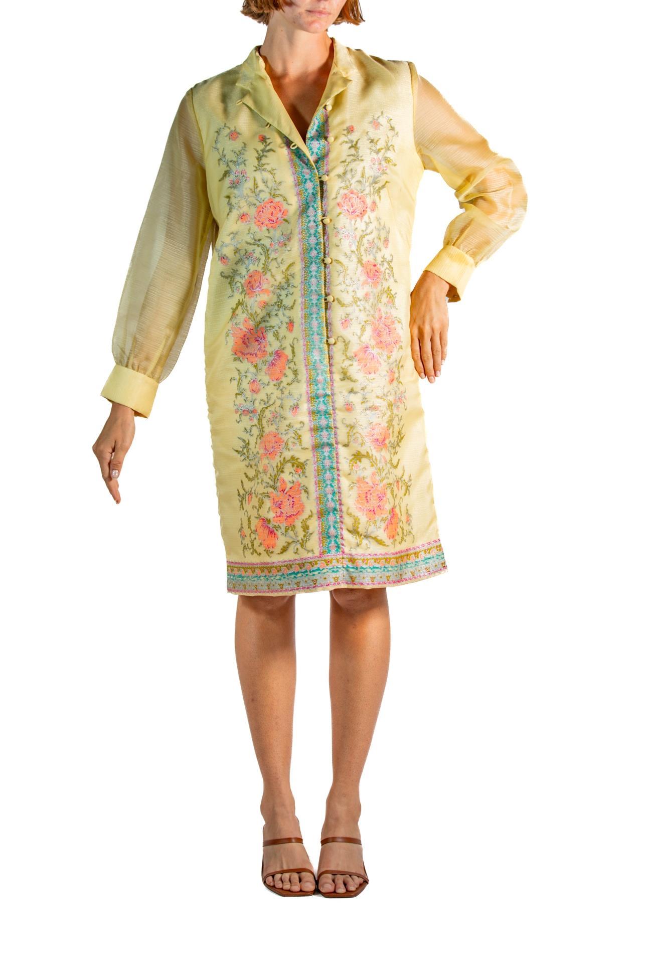 1960S Shaheen Butter Vestido camisero de manga larga de poliéster floral amarillo en venta 3