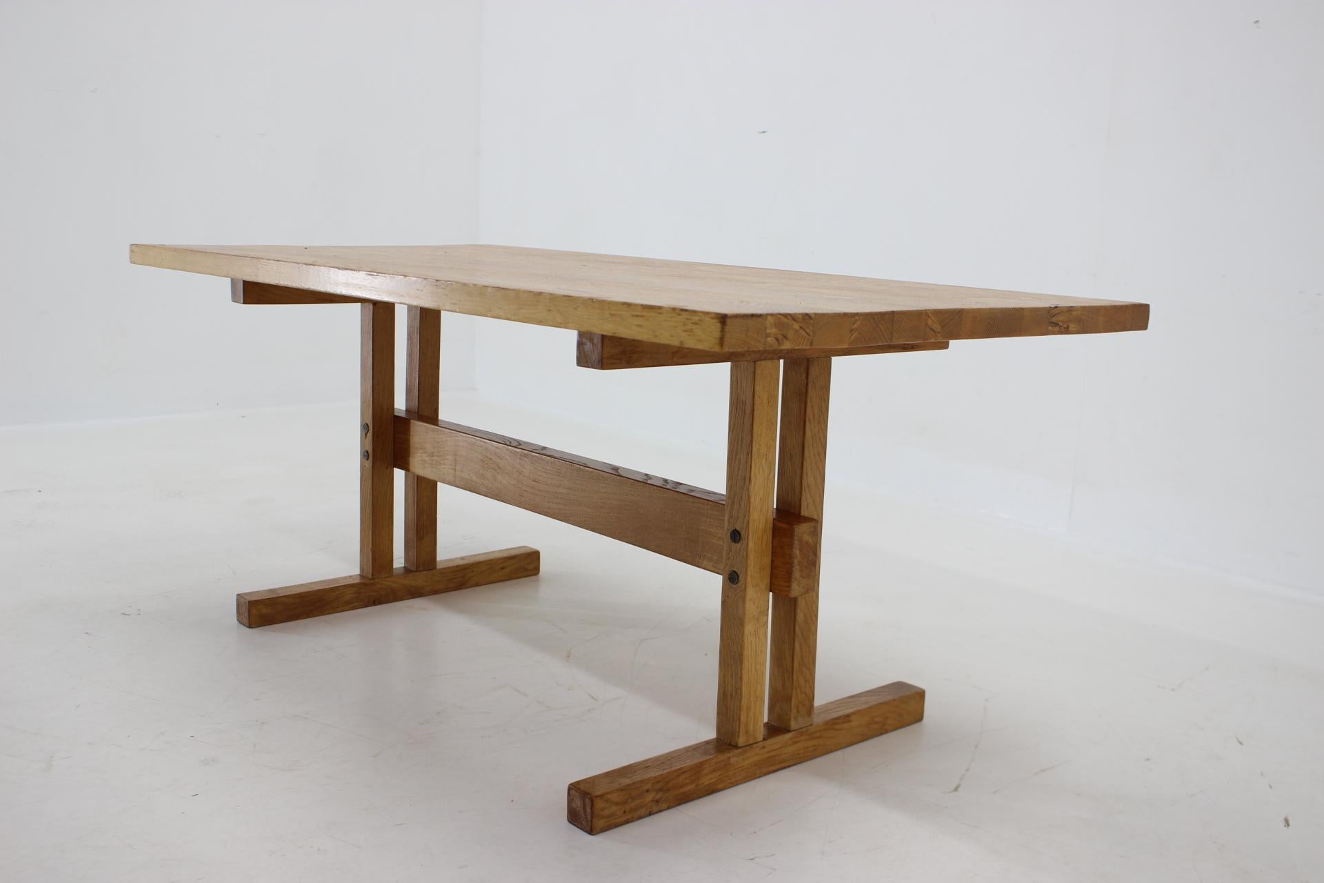 1960s Shaker Solid Oak Wood Coffeetable, Denmark In Good Condition For Sale In Praha, CZ