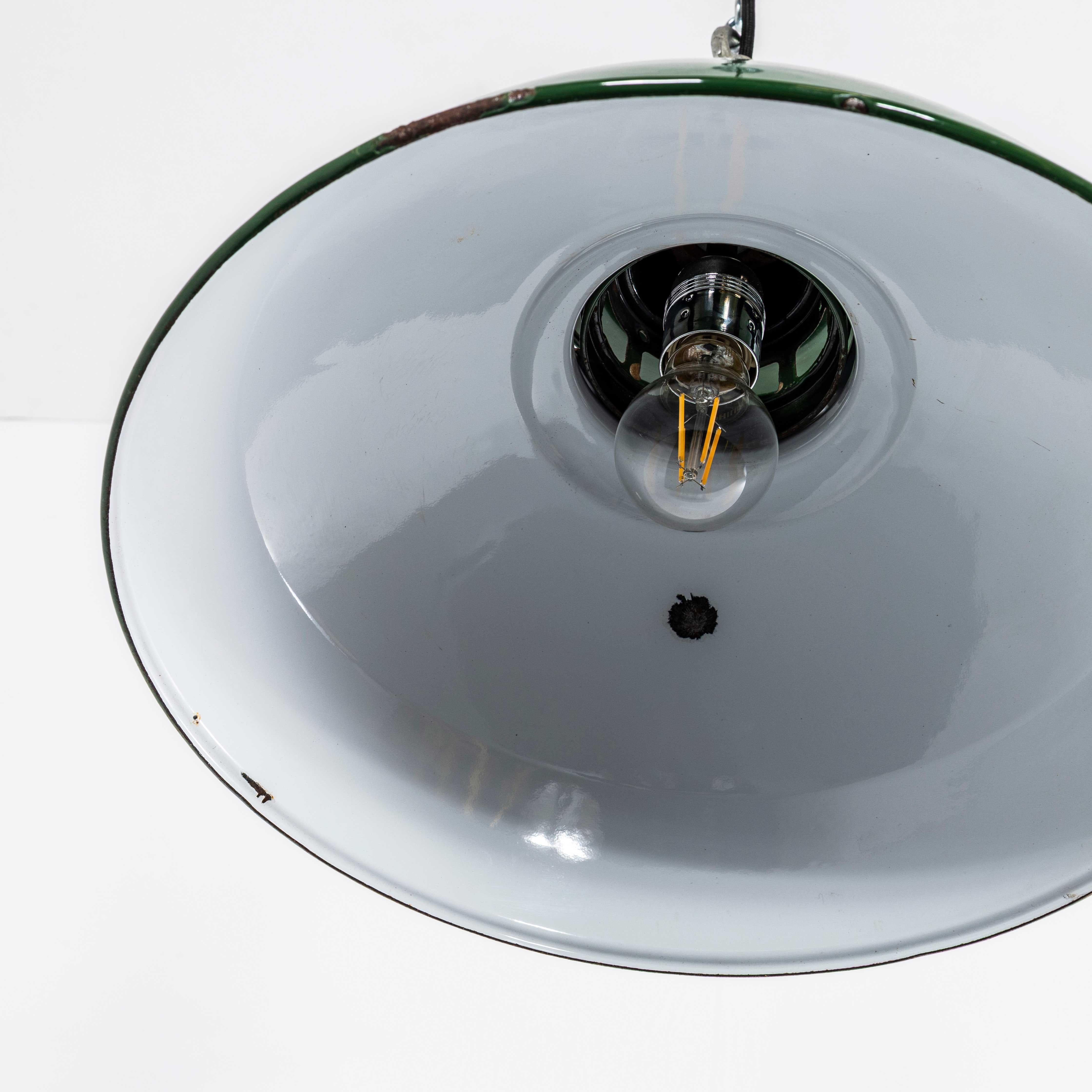 Lampe pendante émaillée Thorlux des années 1960 - 16 pouces en vente 1