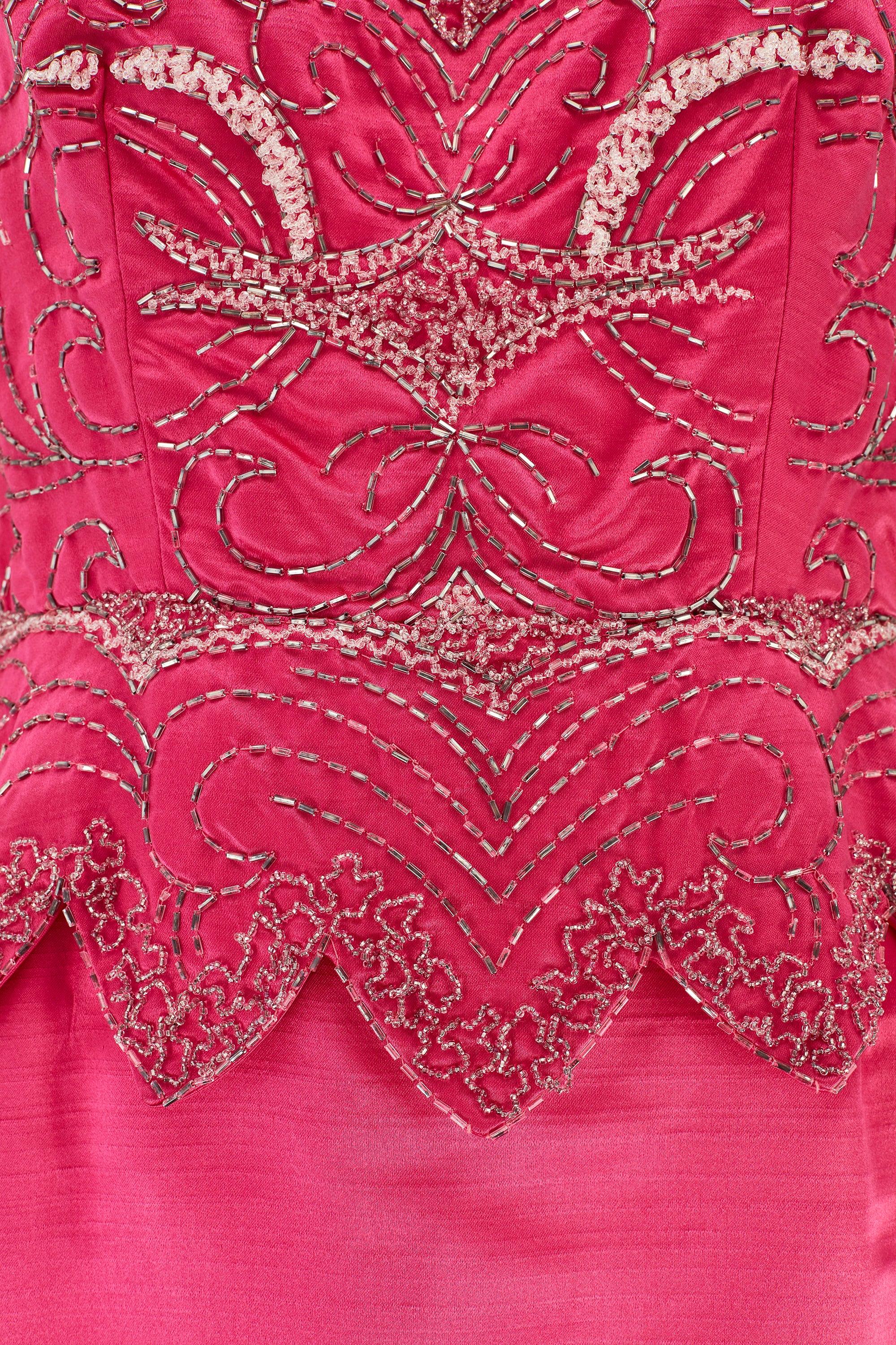 Robe droite en soie rose shocking des années 1960 avec corsage perlé Excellent état - En vente à London, GB