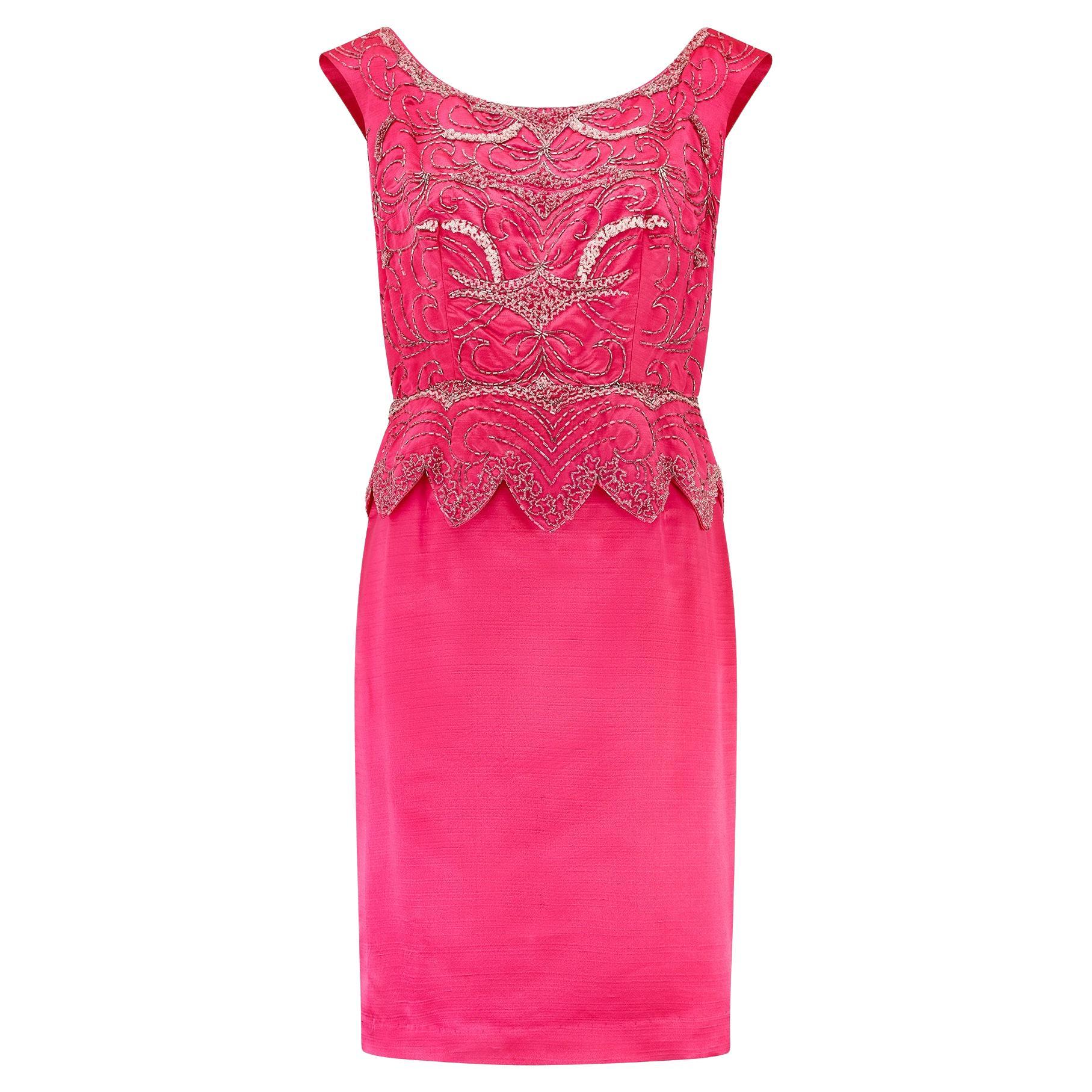 Robe droite en soie rose shocking des années 1960 avec corsage perlé en vente