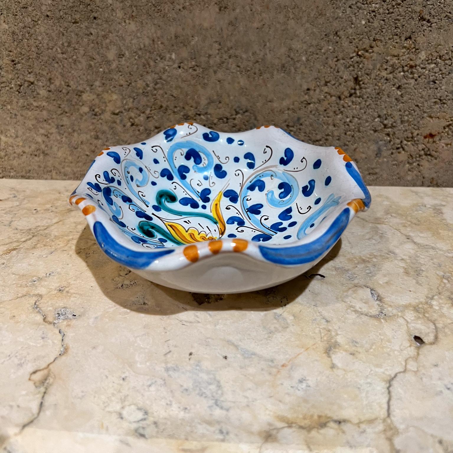 1960s Hand painted Dish Art Pottery Sicilian Bowl by Caltagirone Ceramics Italy
Signed 
2 h x 5.75 diameter
Preowned original vintage condition
Refer to images provided.