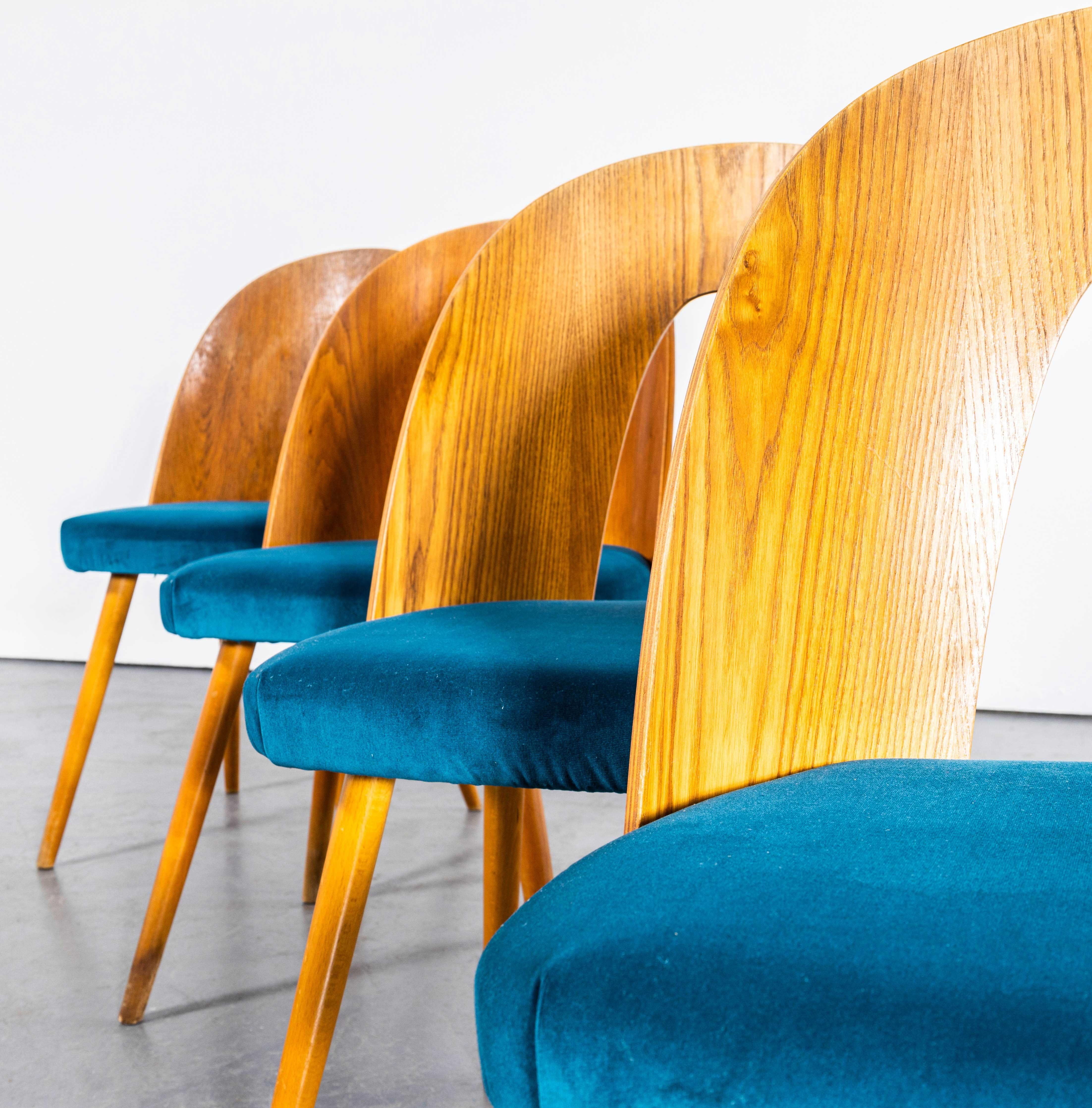 Sedie da pranzo laterali degli anni '60 di Antonin Suman per Ton - Set di quattro. 

Antonin Suman entrò a far parte di Thonet nel 1949 e successivamente si trasferì alla Thonet offshoot Ton quando le aziende si divisero durante gli sconvolgimenti