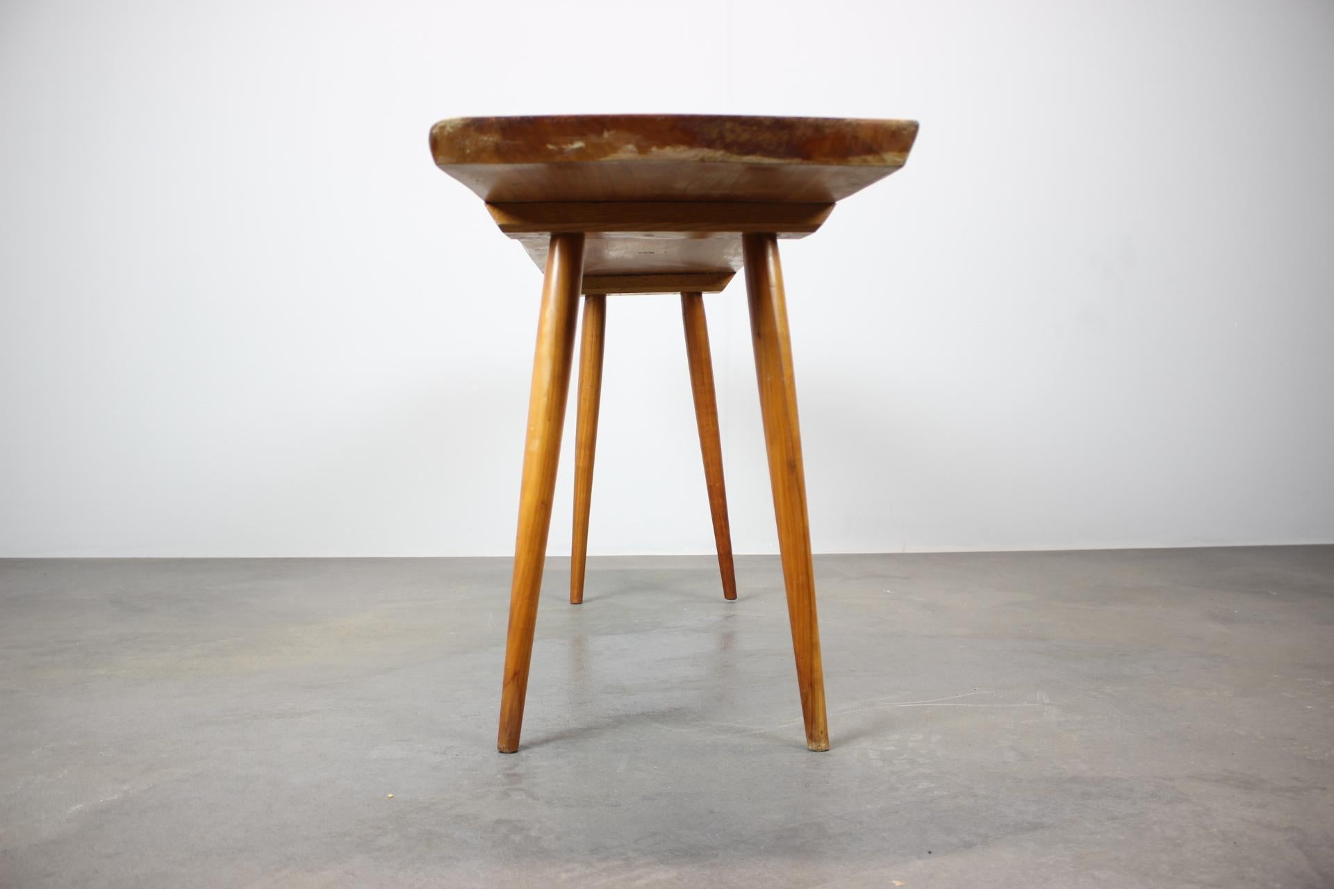 Milieu du XXe siècle 1960, Table d'appoint par Uluv, Tchécoslovaquie en vente