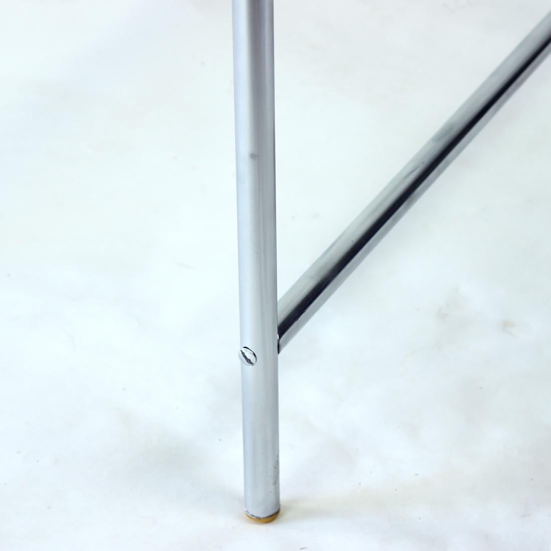 Acier Table d'appoint des années 1960 en pipes courbées, Tchécoslovaquie en vente