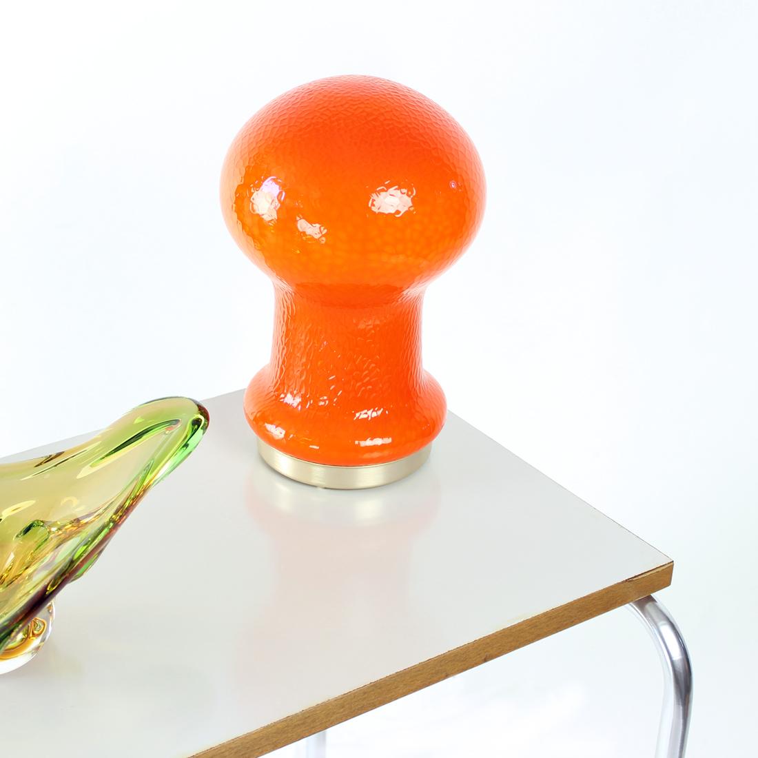 Table d'appoint des années 1960 en pipes courbées, Tchécoslovaquie en vente 3