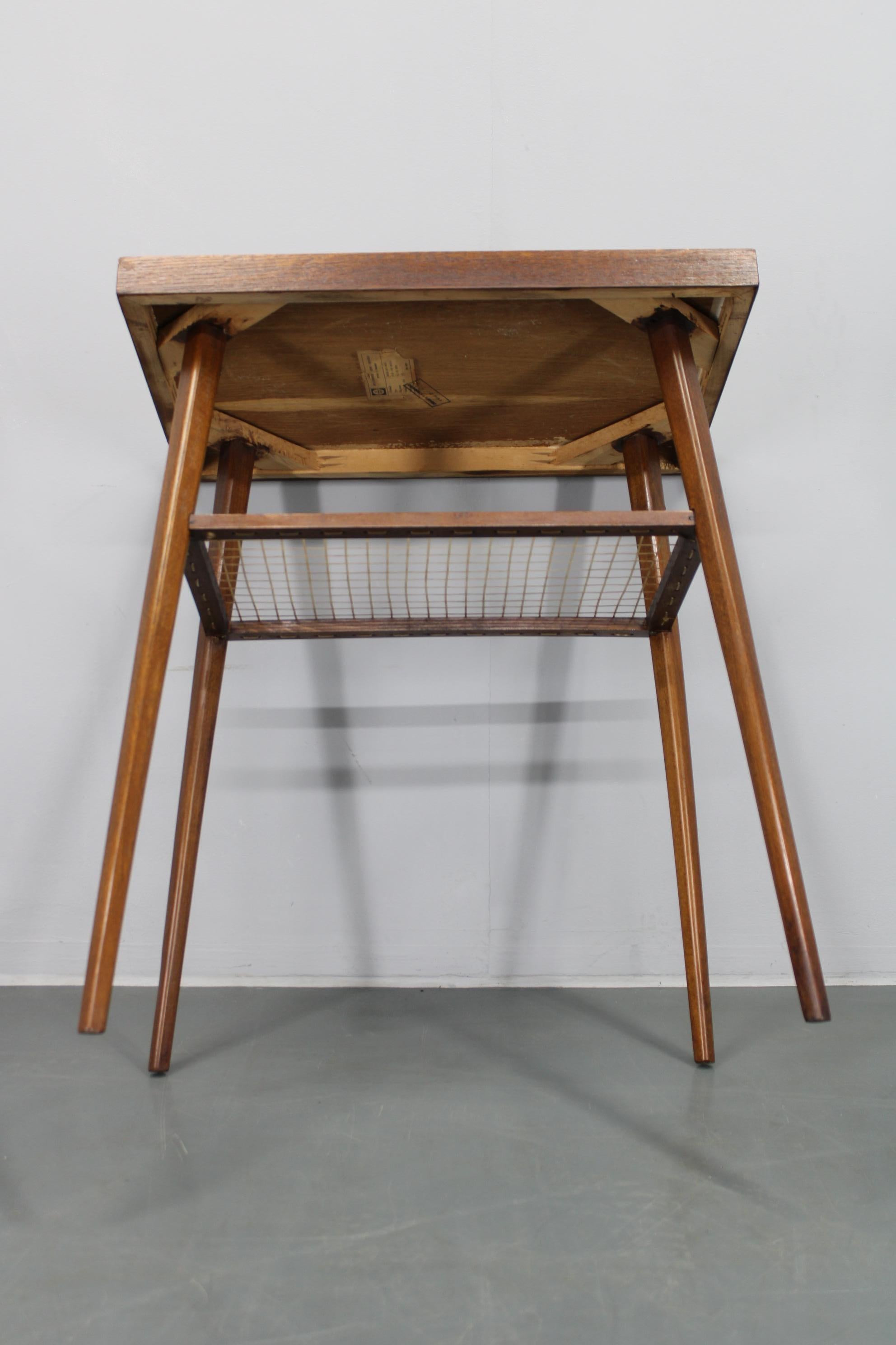 Tavolino anni '60 in finitura Oak, Cecoslovacchia in vendita 5