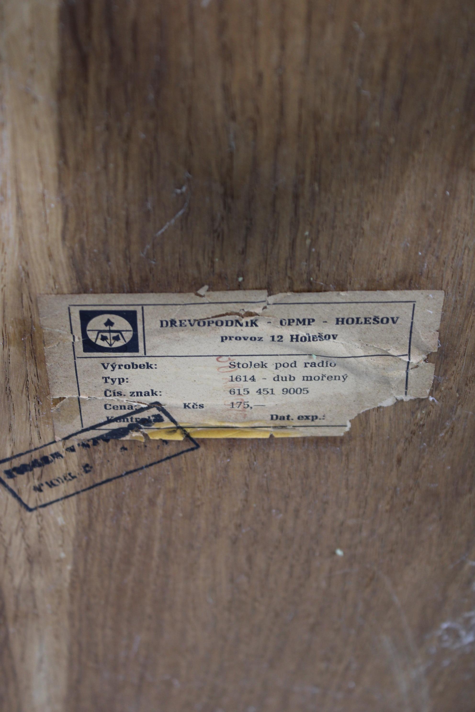 Tavolino anni '60 in finitura Oak, Cecoslovacchia in vendita 6
