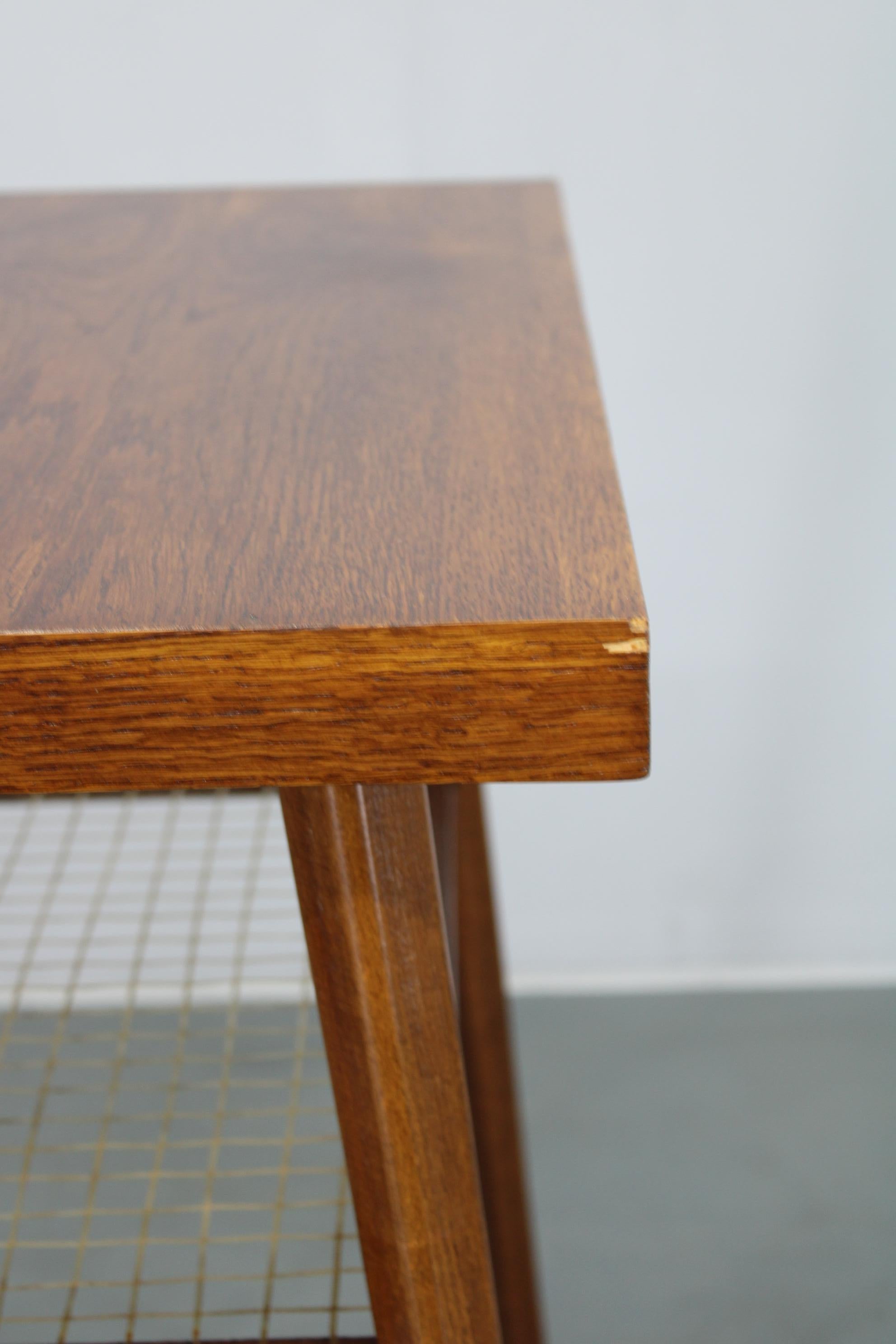 Tavolino anni '60 in finitura Oak, Cecoslovacchia in vendita 2