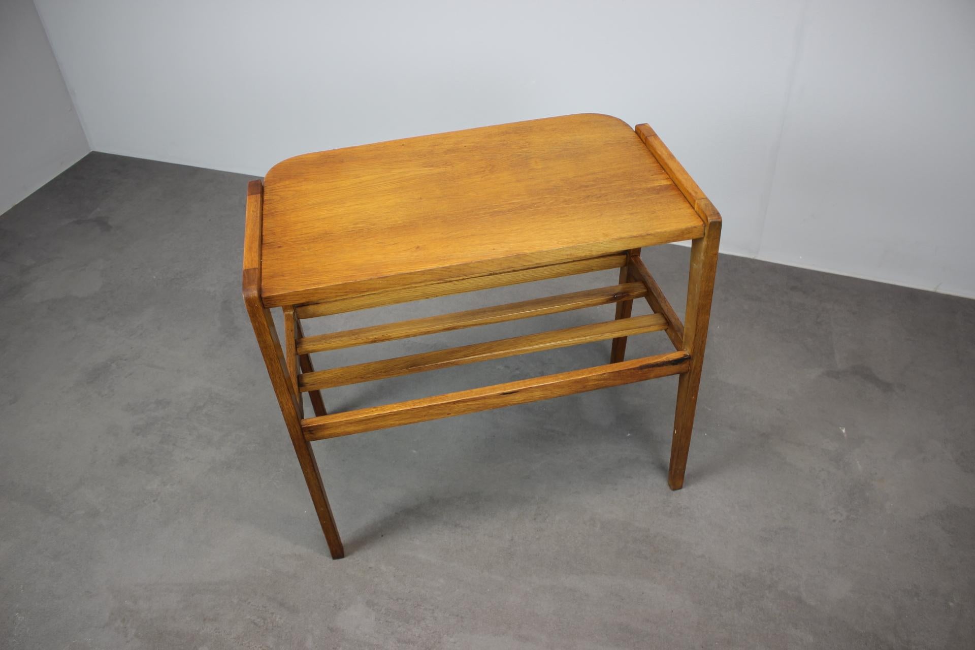 Chêne Table d'appoint des années 1960 en Oak Wood, Tchécoslovaquie en vente