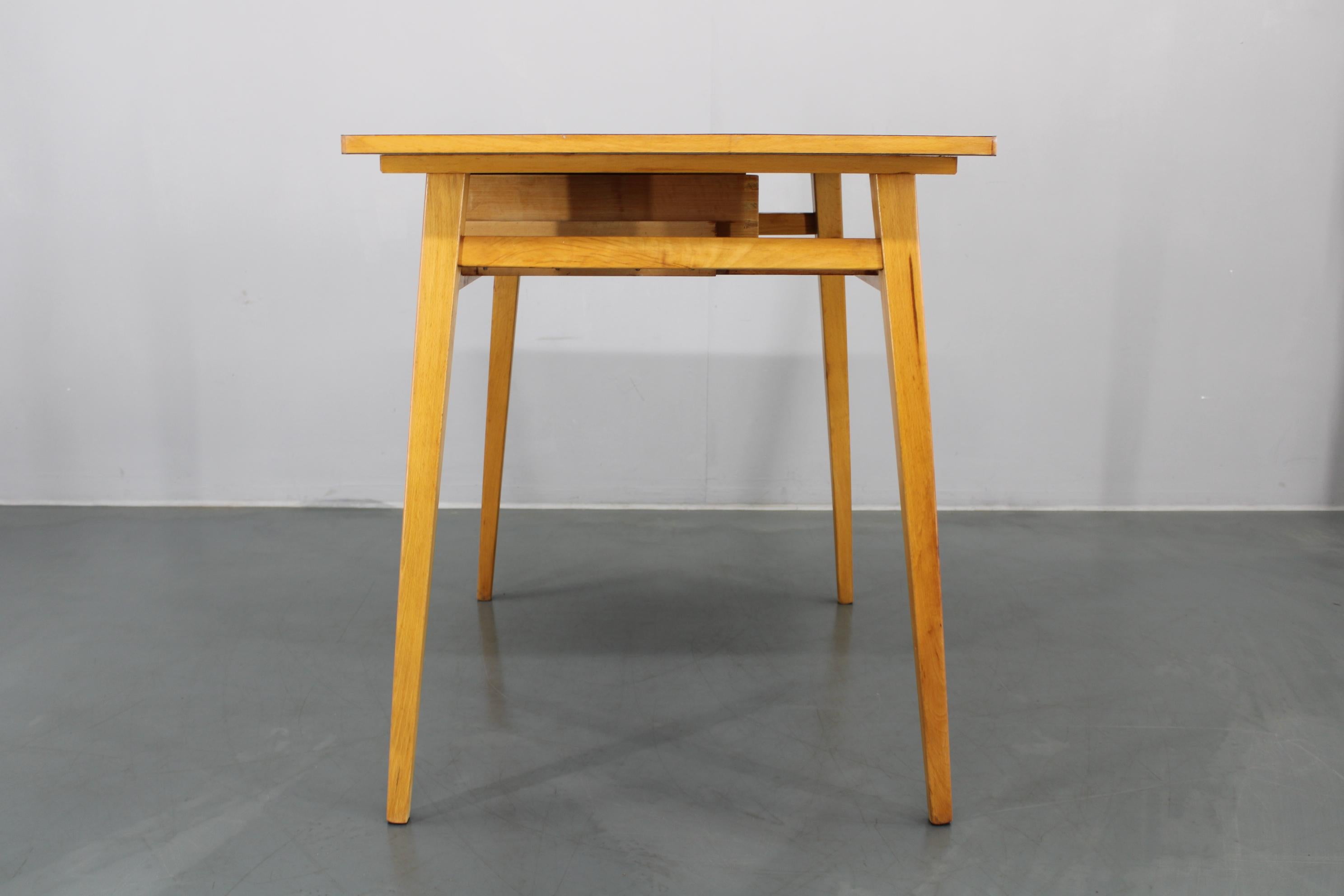 1960er Beistelltisch mit Formica-Platte und Schublade, Tschechoslowakei im Angebot 12