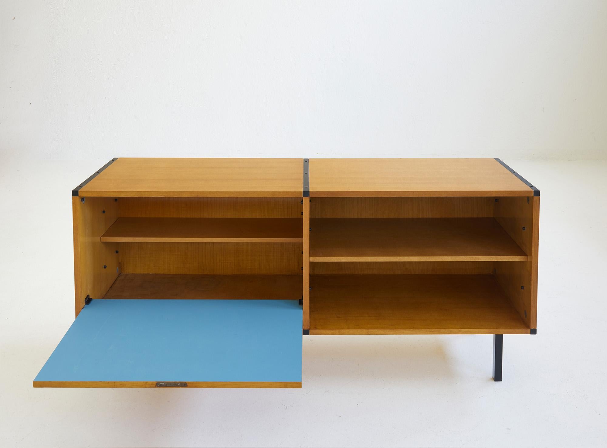 Français Buffet des années 1960 par ARP ( Guariche, Mortier, Motte ) pour Minvielle, France en vente