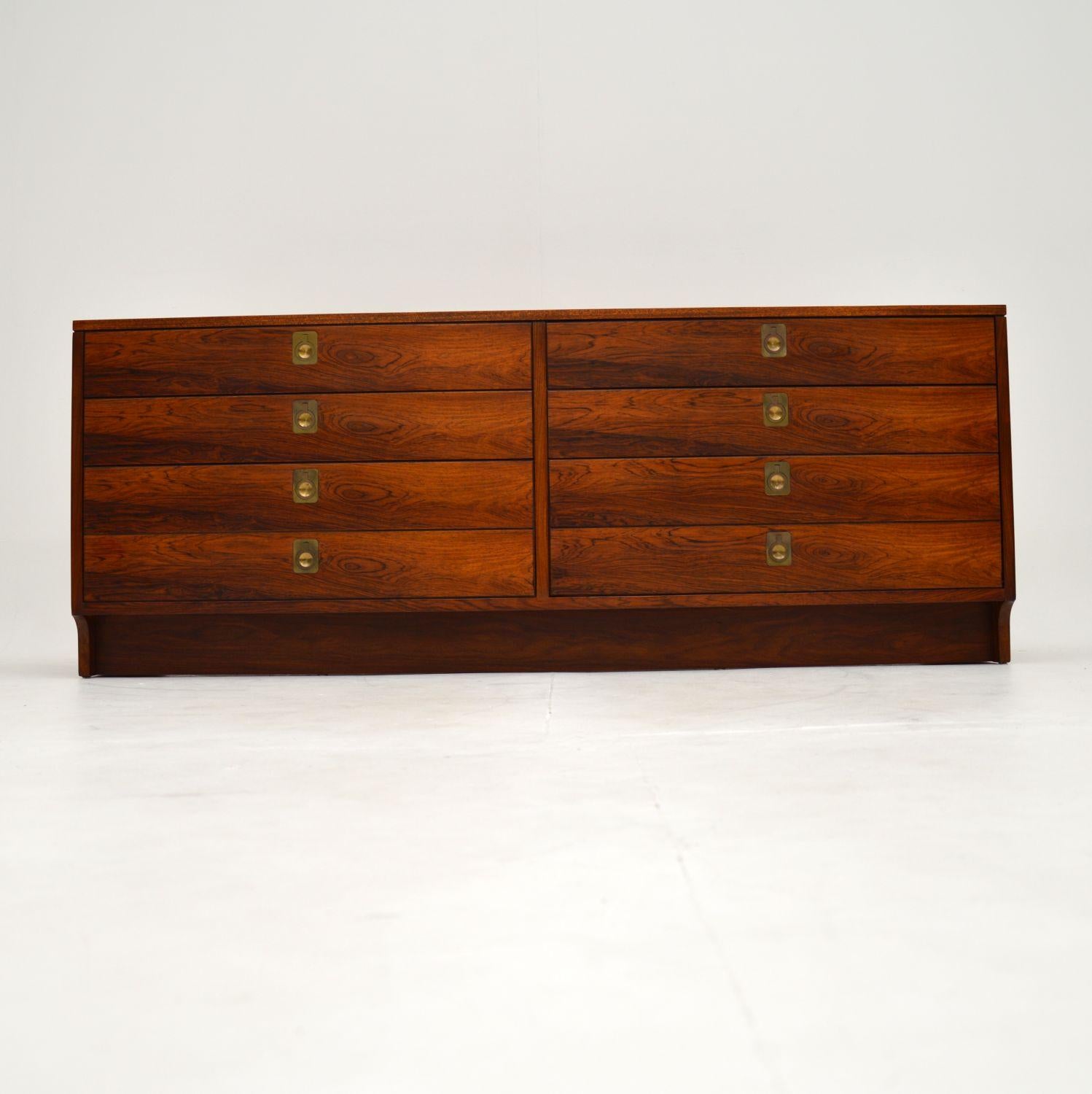 A stunning low bank of drawers in wood, designed by Robert Heritage. This was made in England by Archie Shine, it dates from the 1960’s.

The quality is absolutely outstanding, and this is a very useful item. It is low and long, with four slim