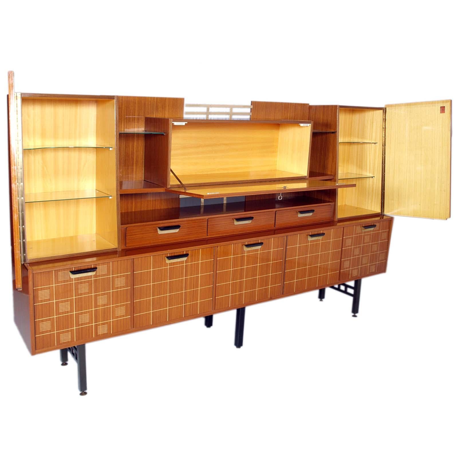 Mid-Century Modern 1960s Sideboard La Permanente Mobili Cantù in Veneered Rosewood with Maple Inlay For Sale