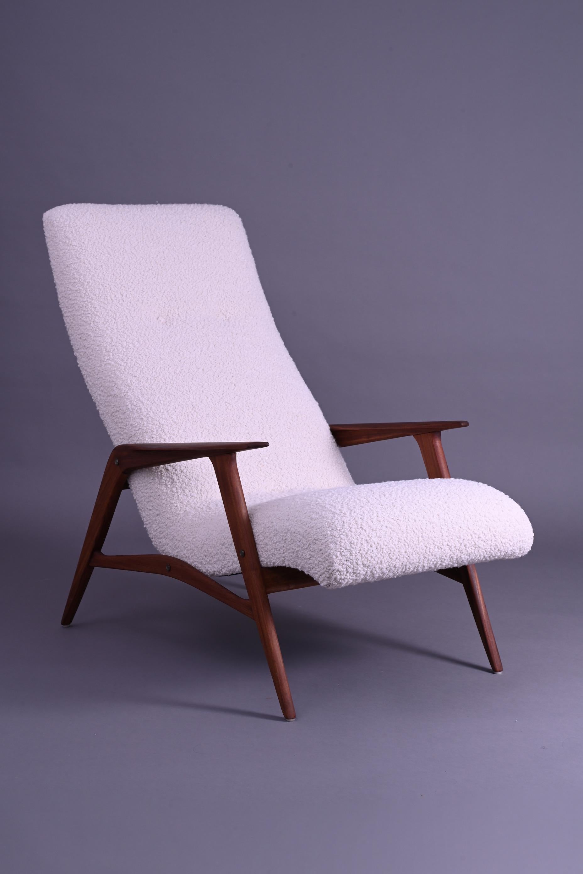 This wonderful & extremely rare example of a Siesta chair & ottoman produced by Jio Mobler of Sweden has been sympathetically restored from the ground up. The rich afromosia frame has been meticulously restored to its former glory, the brass accents