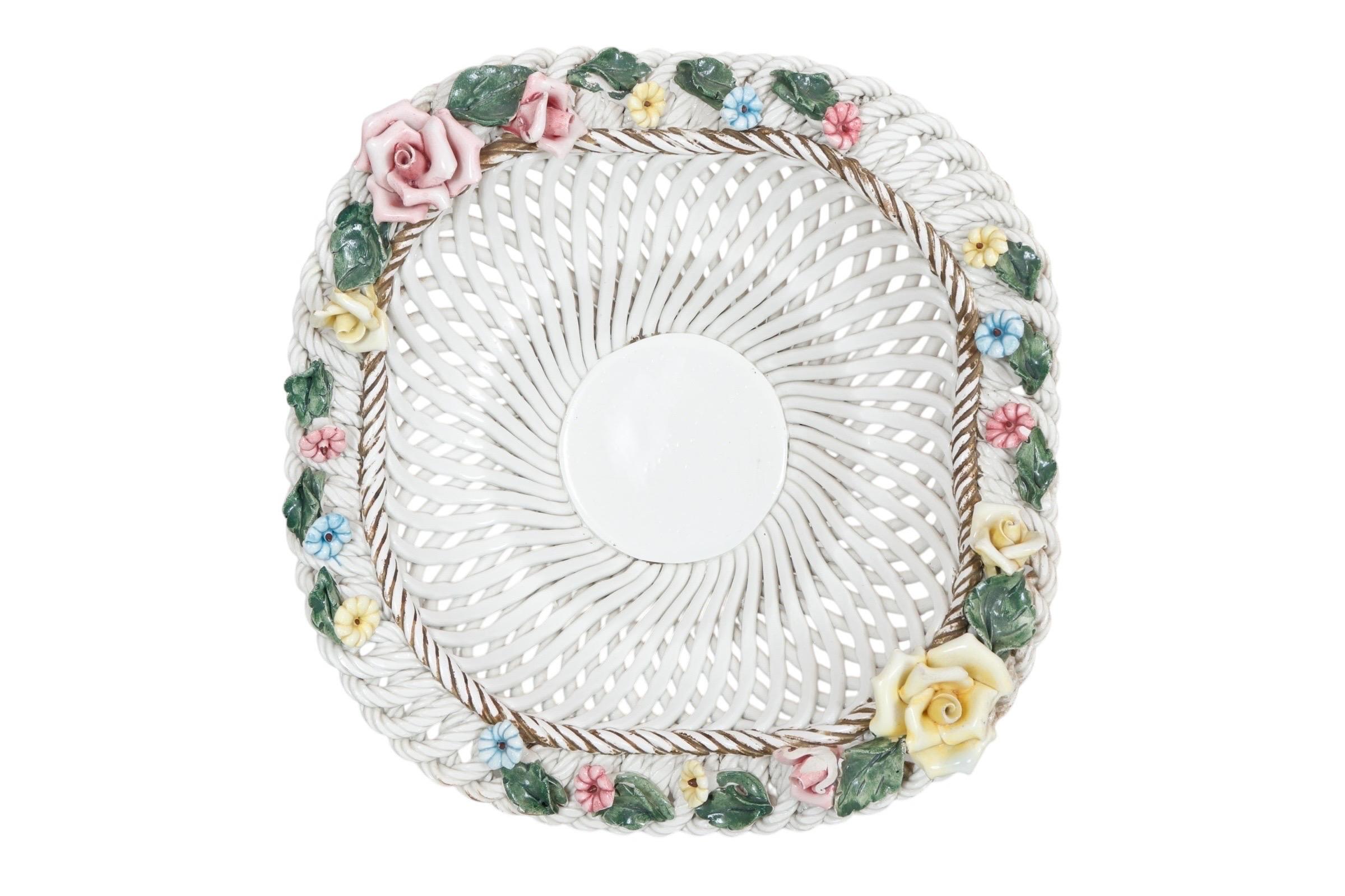 Fruttiera da centrotavola in ceramica firmata Bassano del 1960 In condizioni discrete in vendita a Bradenton, FL