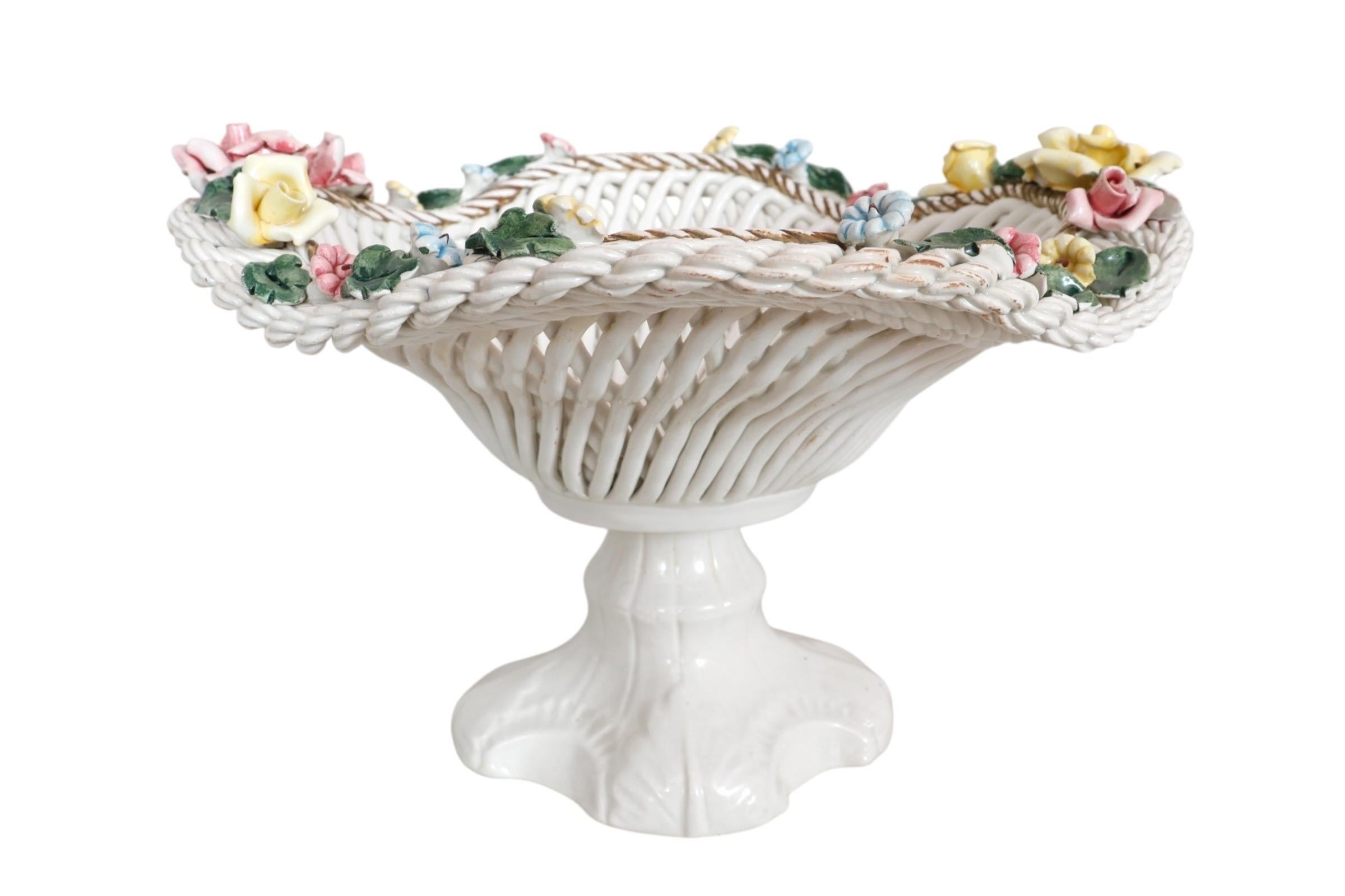 Fruttiera da centrotavola in ceramica firmata Bassano del 1960 in vendita 2