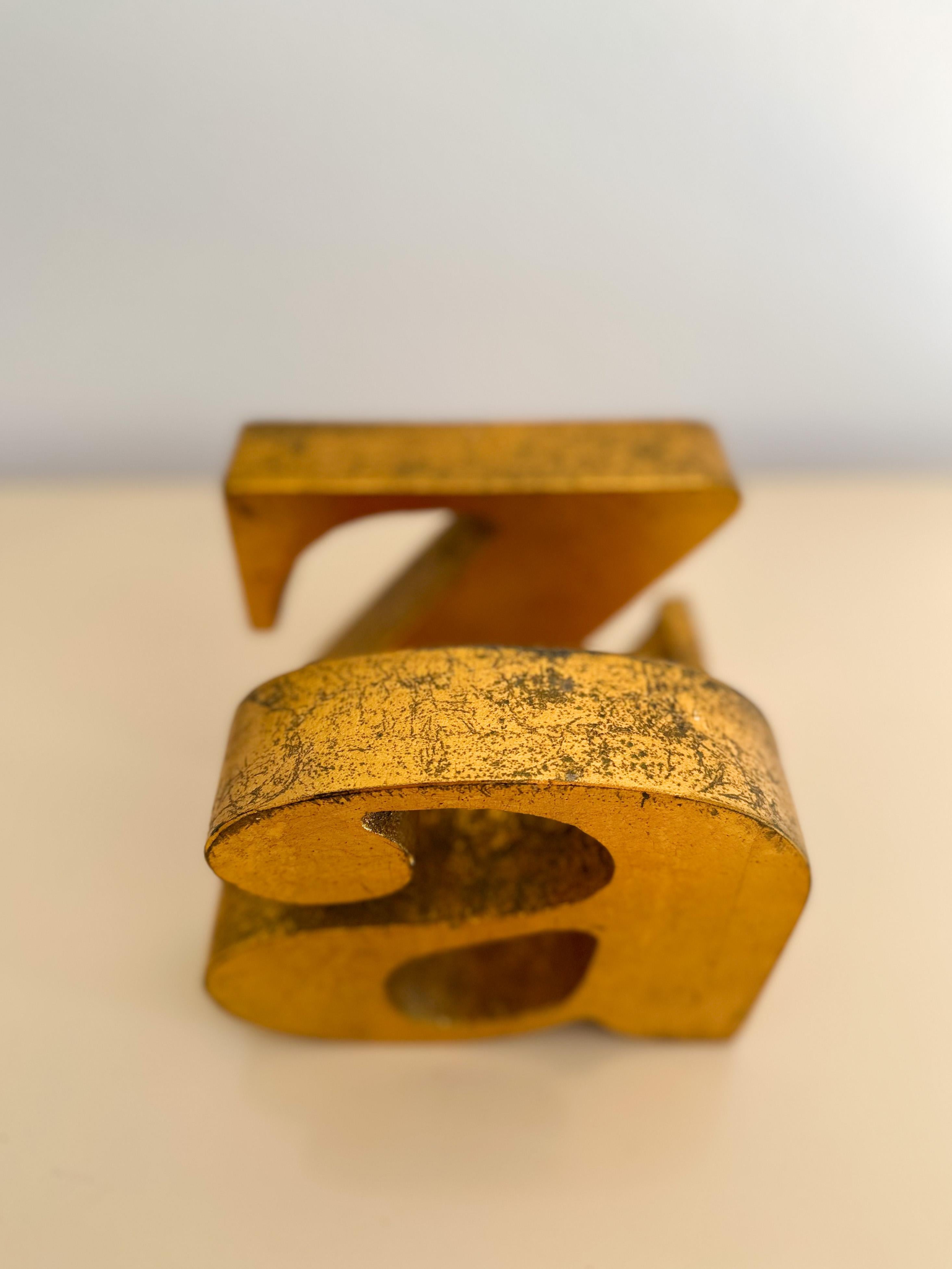 1960s Signed Curtis Jeré Gilded a to Z Bookends In Good Condition For Sale In Houston, TX
