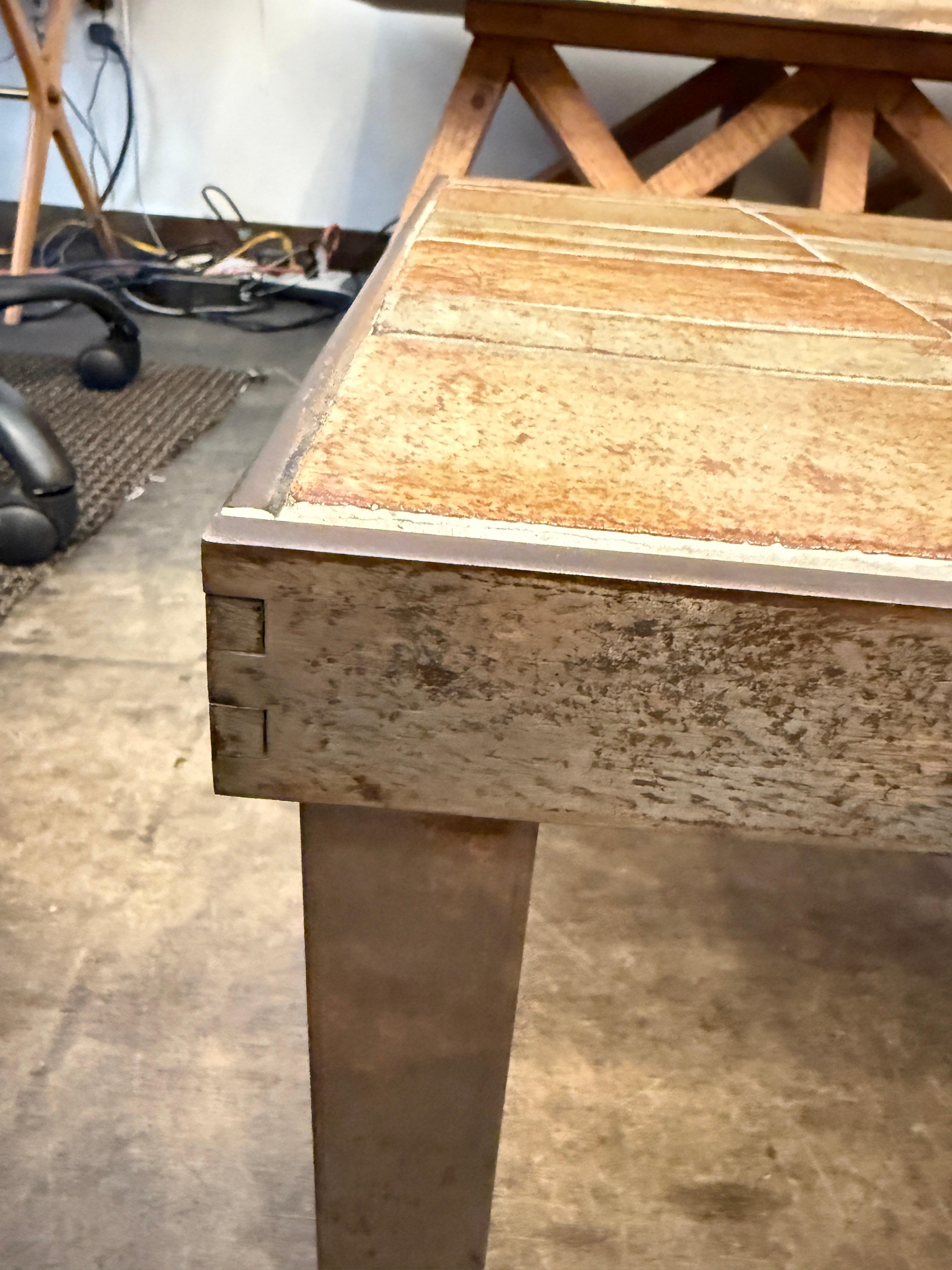 Français Table basse en acier et céramique signée Roger Capron, 1960 en vente
