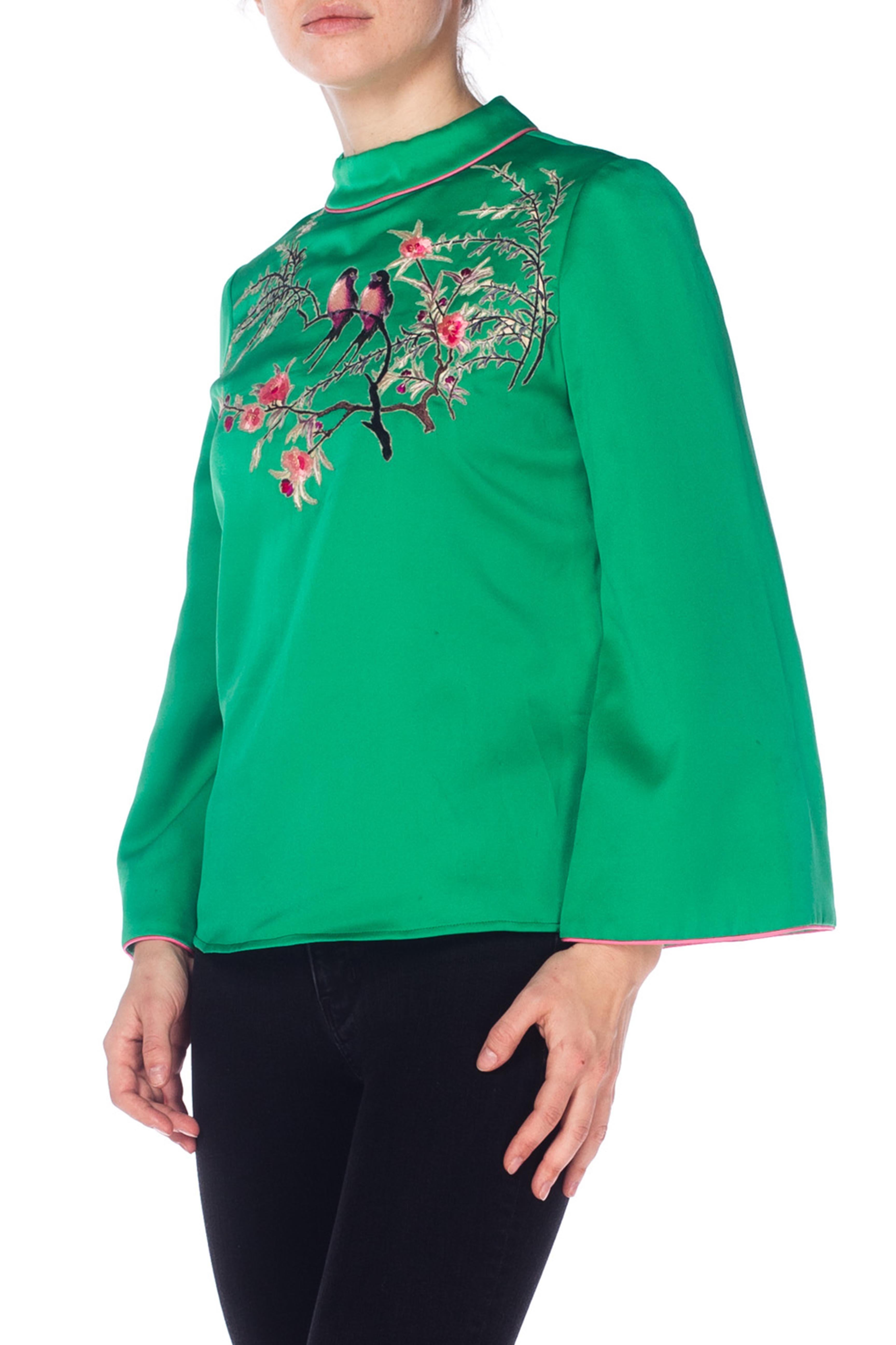 1970S Green Polyester Sateen Top With Hand Embroidered Love Birds And Flowers In Excellent Condition In New York, NY