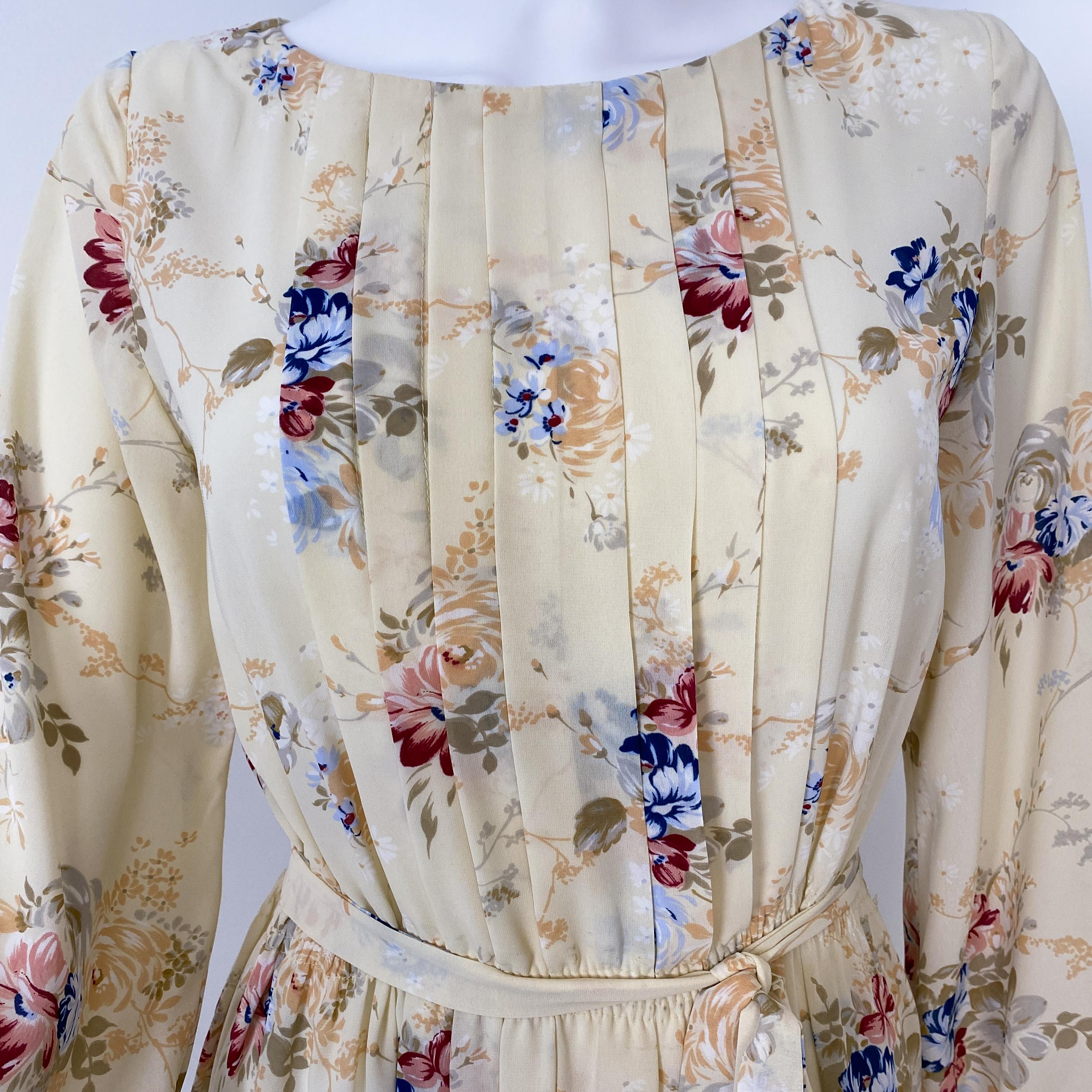 1960er Jahre Seidiges Viskose Cocktailkleid mit Blumenmuster Größe 8/10 im Angebot 5