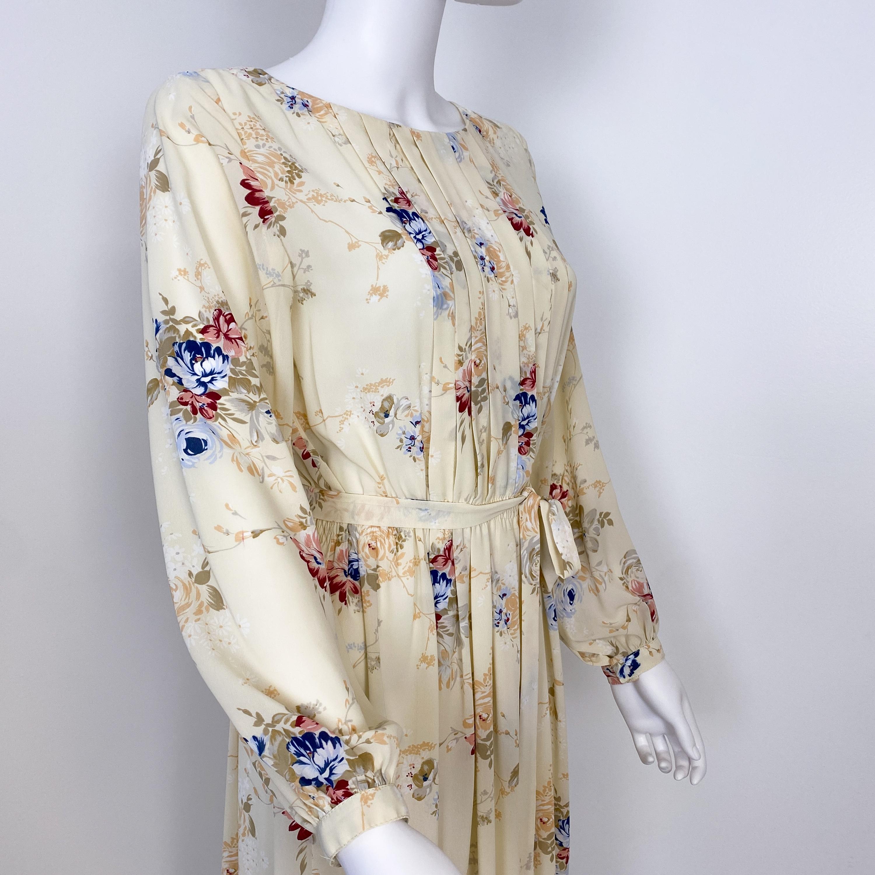 1960er Jahre Seidiges Viskose Cocktailkleid mit Blumenmuster Größe 8/10 im Angebot 7