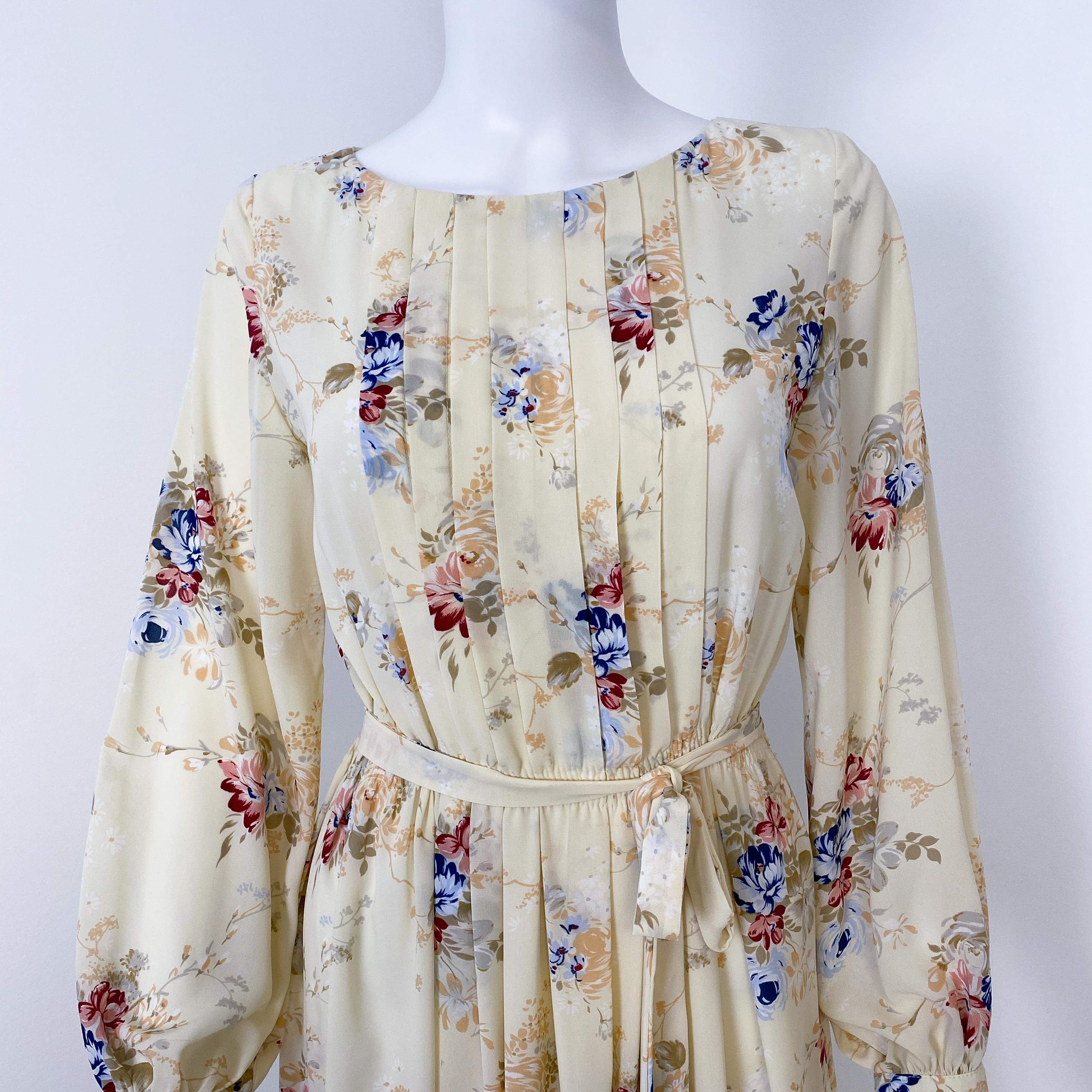 1960er Jahre Seidiges Viskose Cocktailkleid mit Blumenmuster Größe 8/10 im Angebot 1