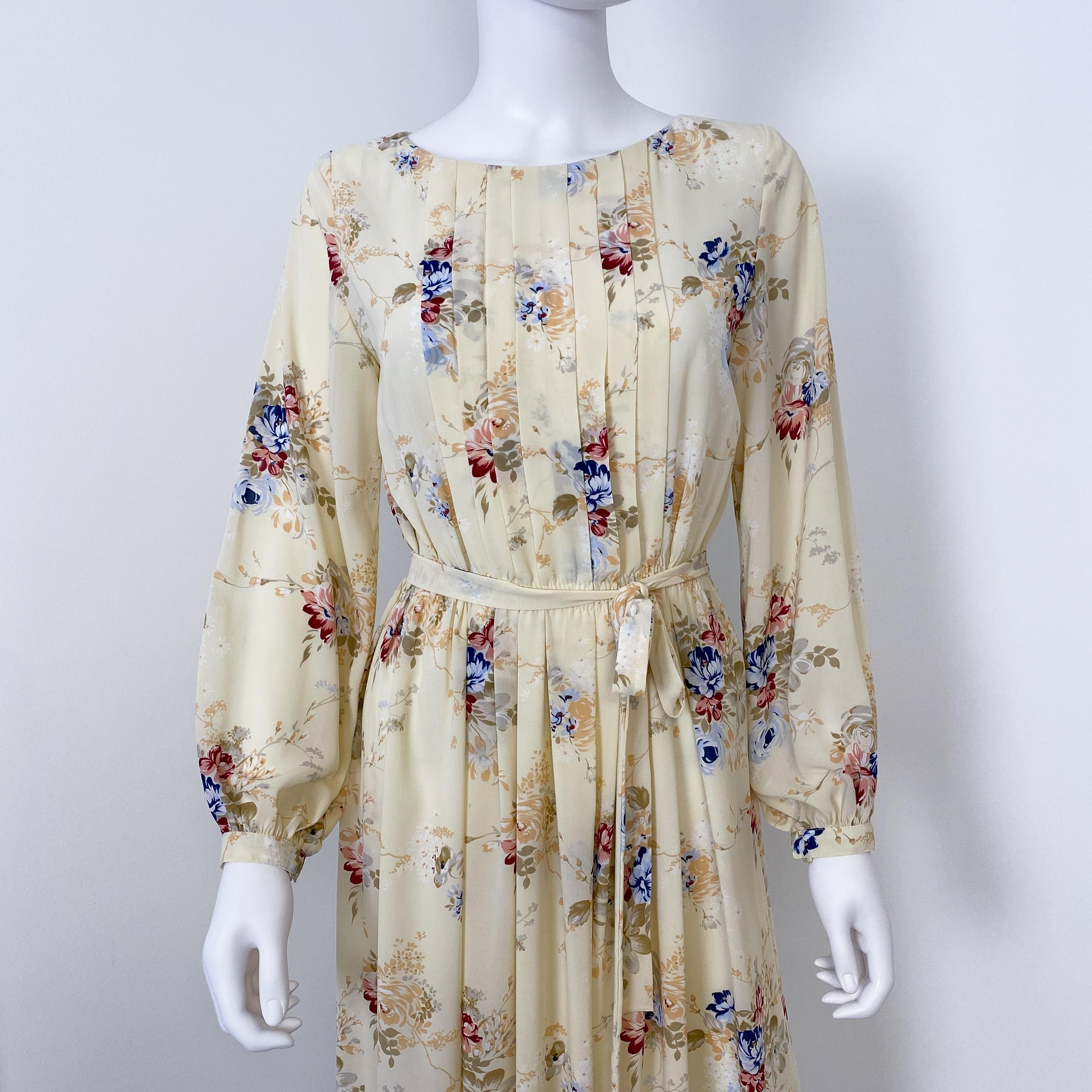 1960er Jahre Seidiges Viskose Cocktailkleid mit Blumenmuster Größe 8/10 im Angebot 2