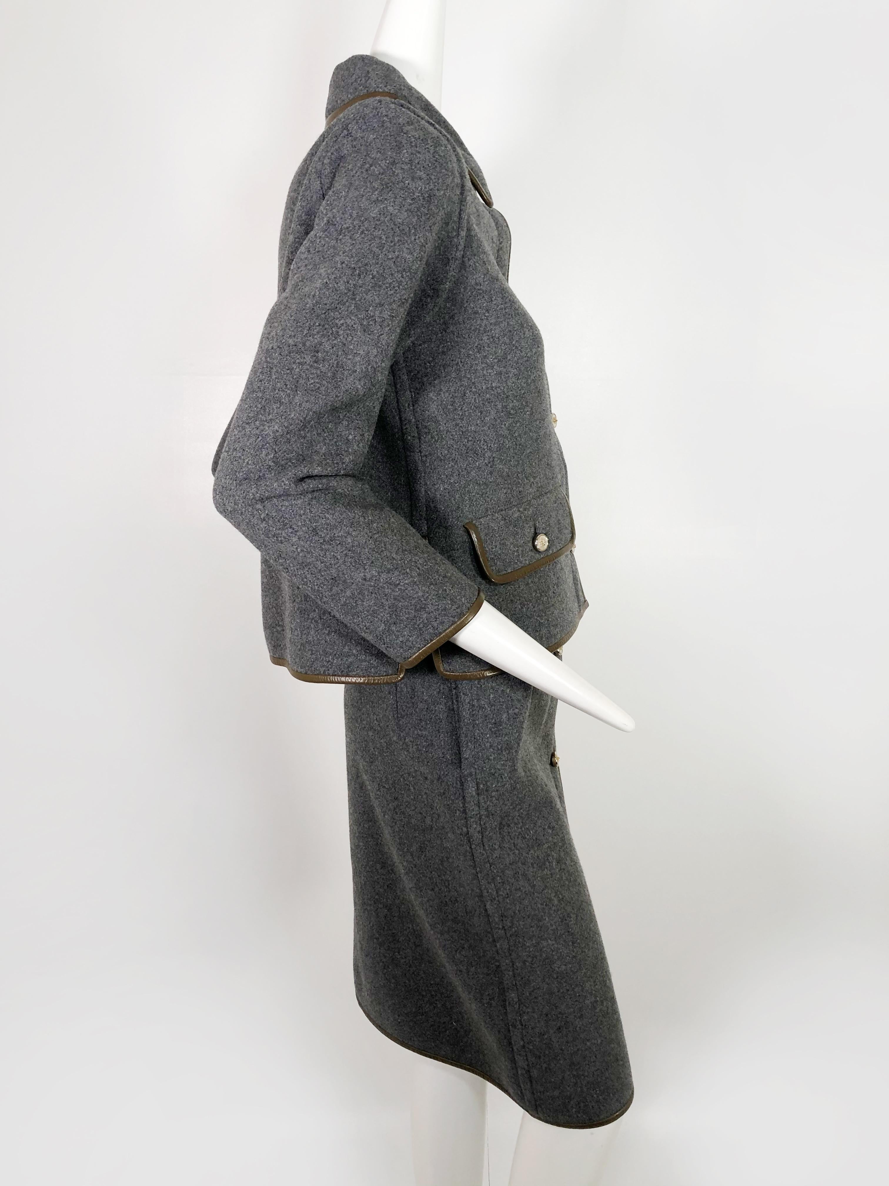 1960s Sills By Bonnie Cashin Mod Gray Wool Skirt Suit W/ Brown Leather Trim In Excellent Condition For Sale In Gresham, OR