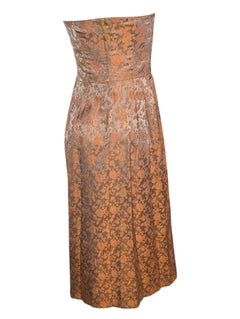 Abito senza spalline in seta jacquard argento e rame degli anni '60