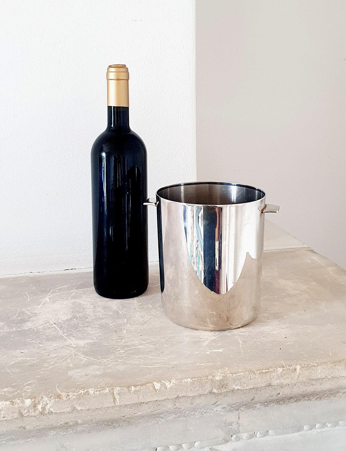 1960s Silver-plated ice bucket and wine cooler by Brogg, Milano. Thiselegantly designed ice bucket was made in Italy in the 1960s and is in excellent condition. Broggi the renowned Milanese silversmith has marked their stamp on base. Perfect as an