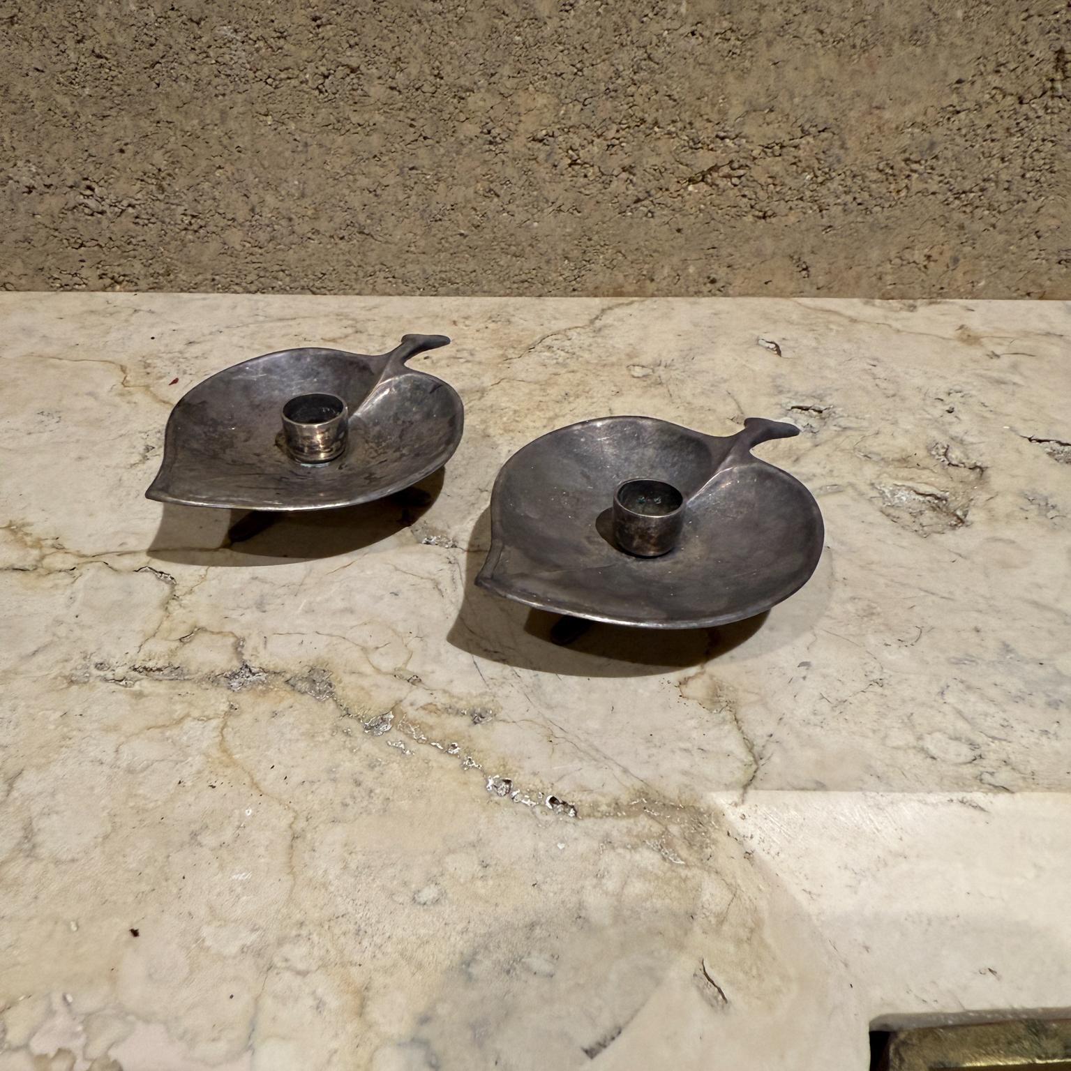 AMBIANIC presents
Leaf Candle Holder Pair in Silver Plate
3.25 d x .75 candle .25
Stamped Prima HGr made Denmark
Original Preowned Unrestored Vintage Condition
Refer to images please. 

      