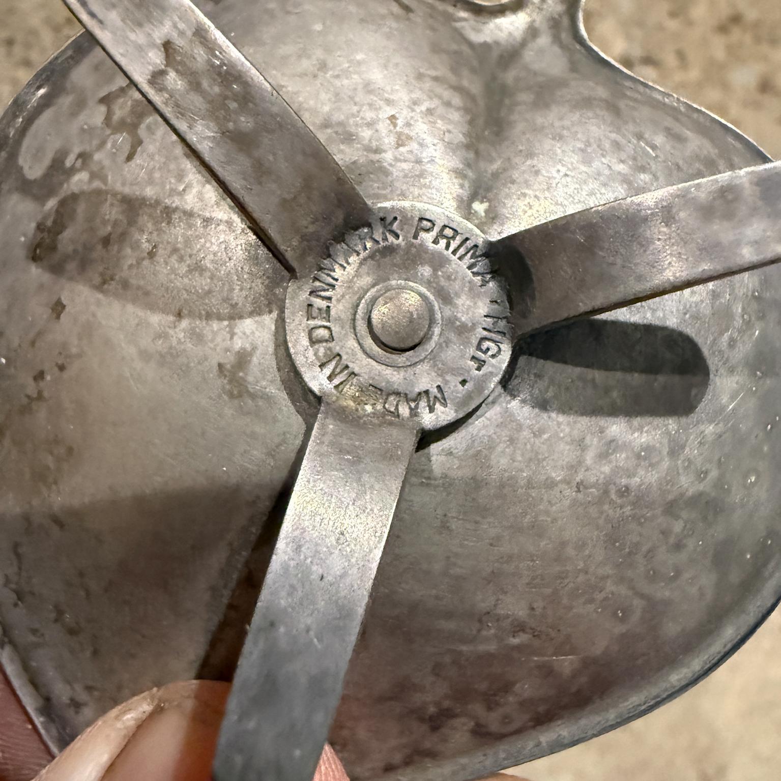 1960s Silver Plate Leaf Candle Holders Denmark In Good Condition For Sale In Chula Vista, CA
