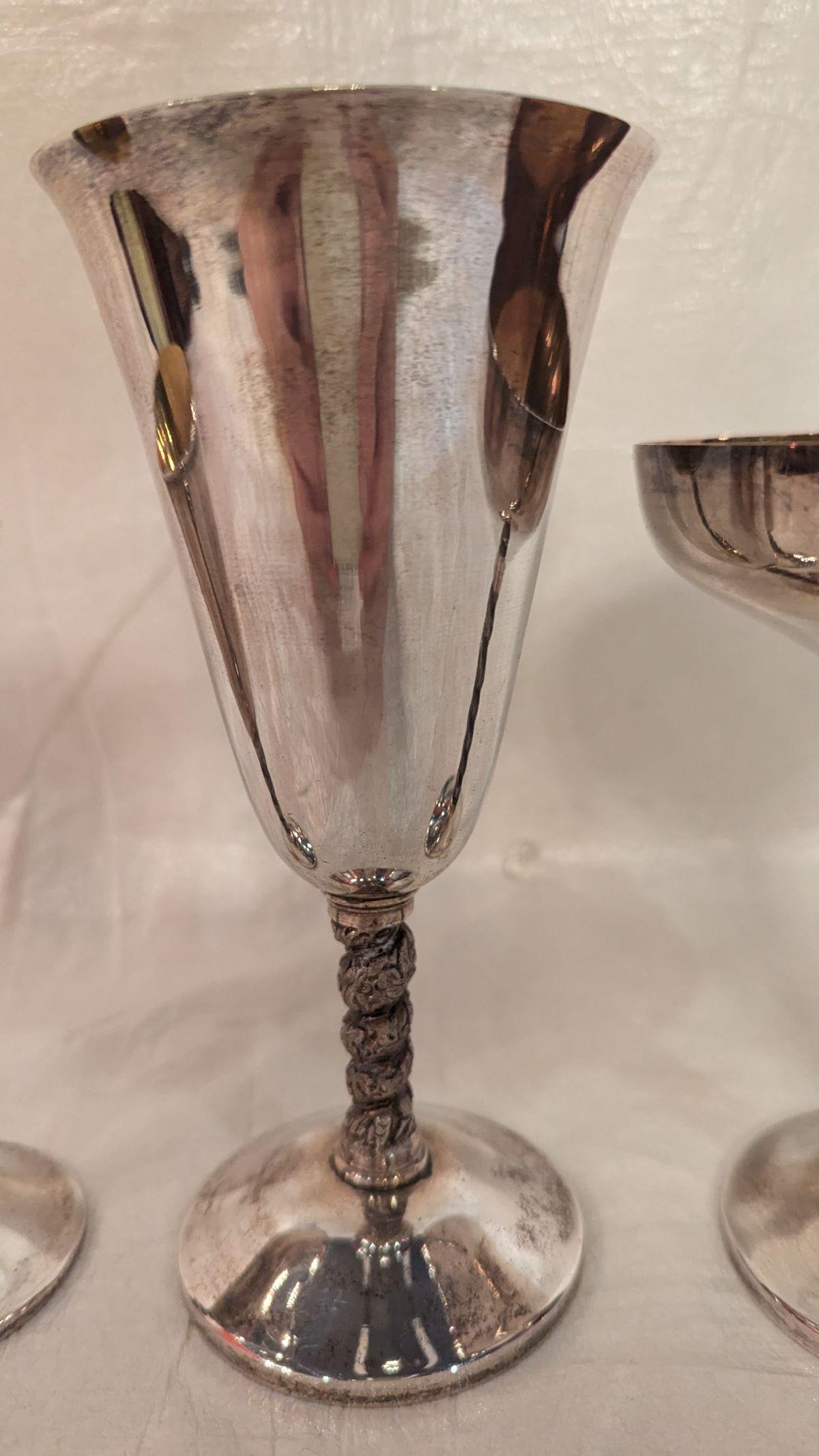 Service de verres à pied en métal argenté des années 1960 - 36 pièces en vente 7