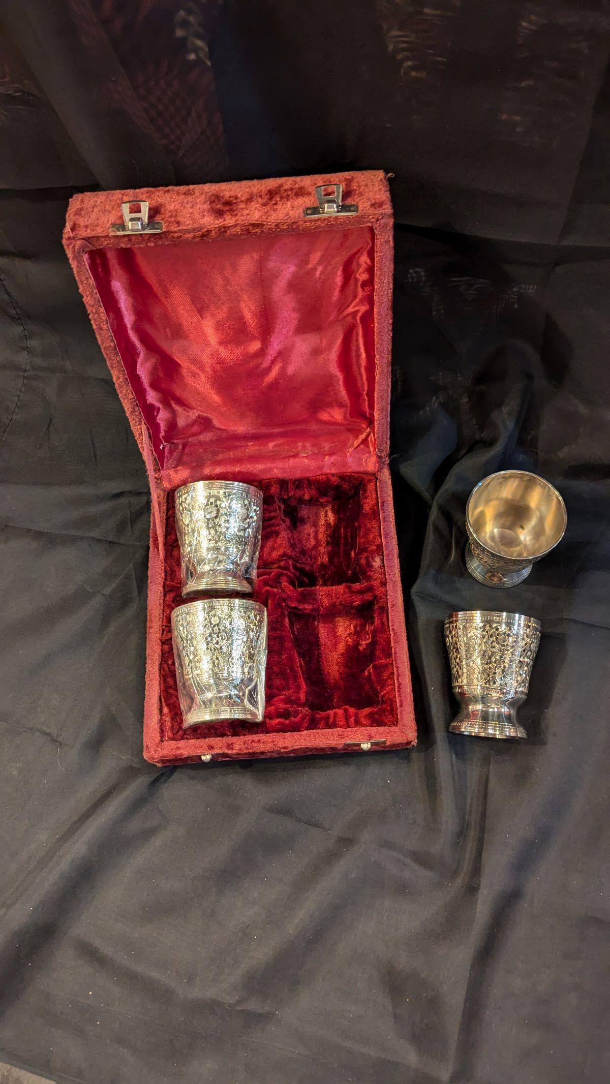 1960er Jahre Silberblech Hochzeit/Anniversary Cups - 5 Stück (20. Jahrhundert) im Angebot