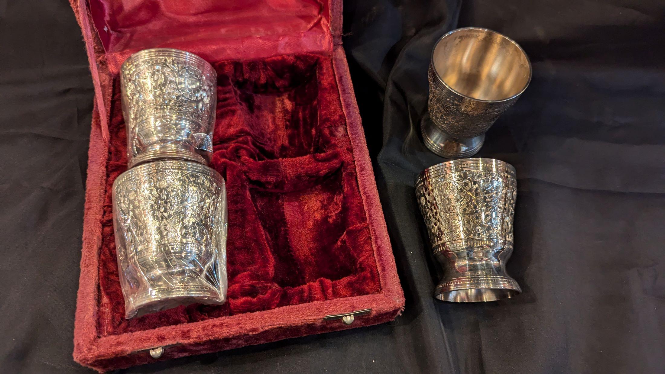 1960er Jahre Silberblech Hochzeit/Anniversary Cups - 5 Stück (Versilberung) im Angebot