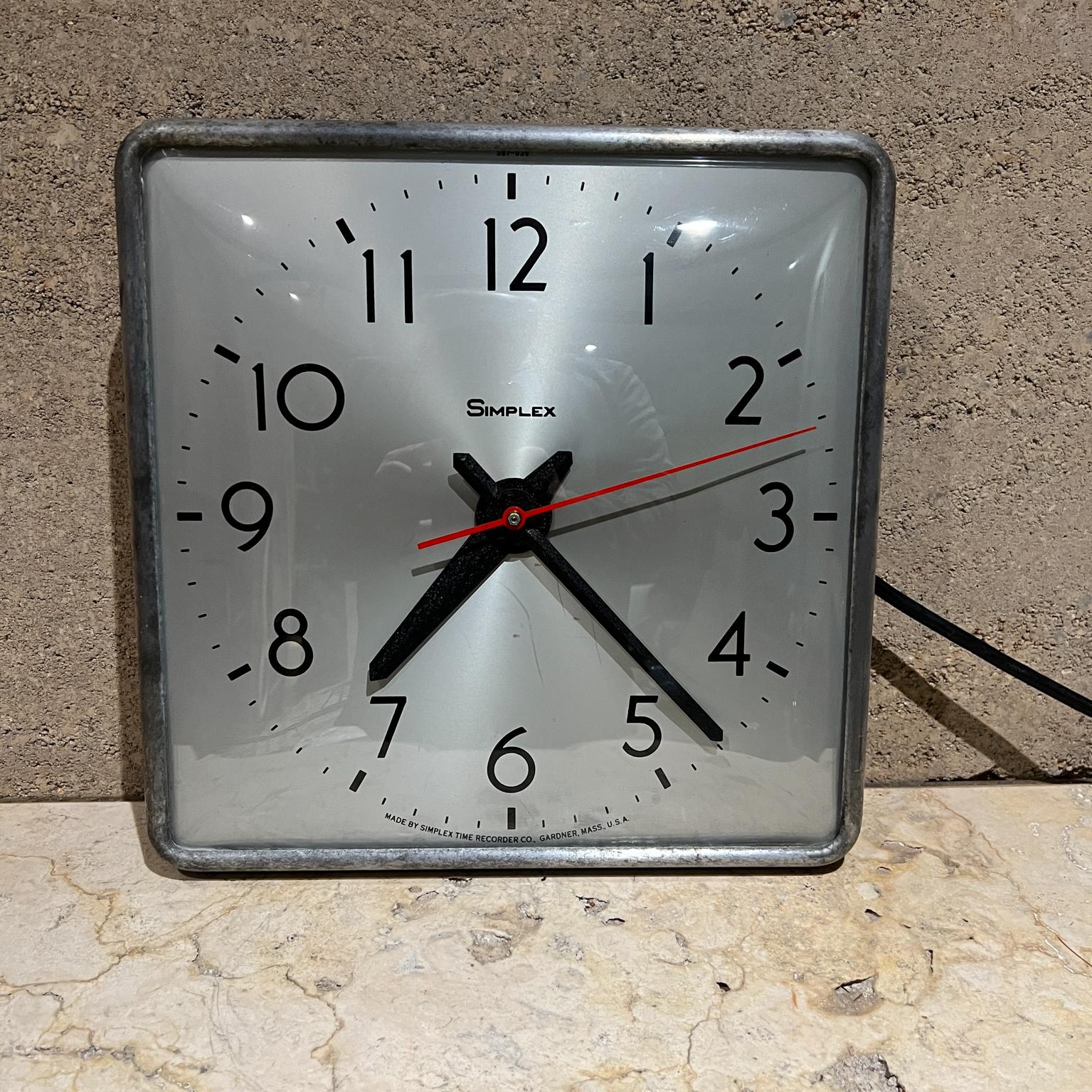 1960s Simplex Wall Clock
12.75 h x 12.75 x 3 d
Original vintage. Patina present on aluminum frame. Minor scratch on glass.
Tested and working super quiet
Refer to images listed