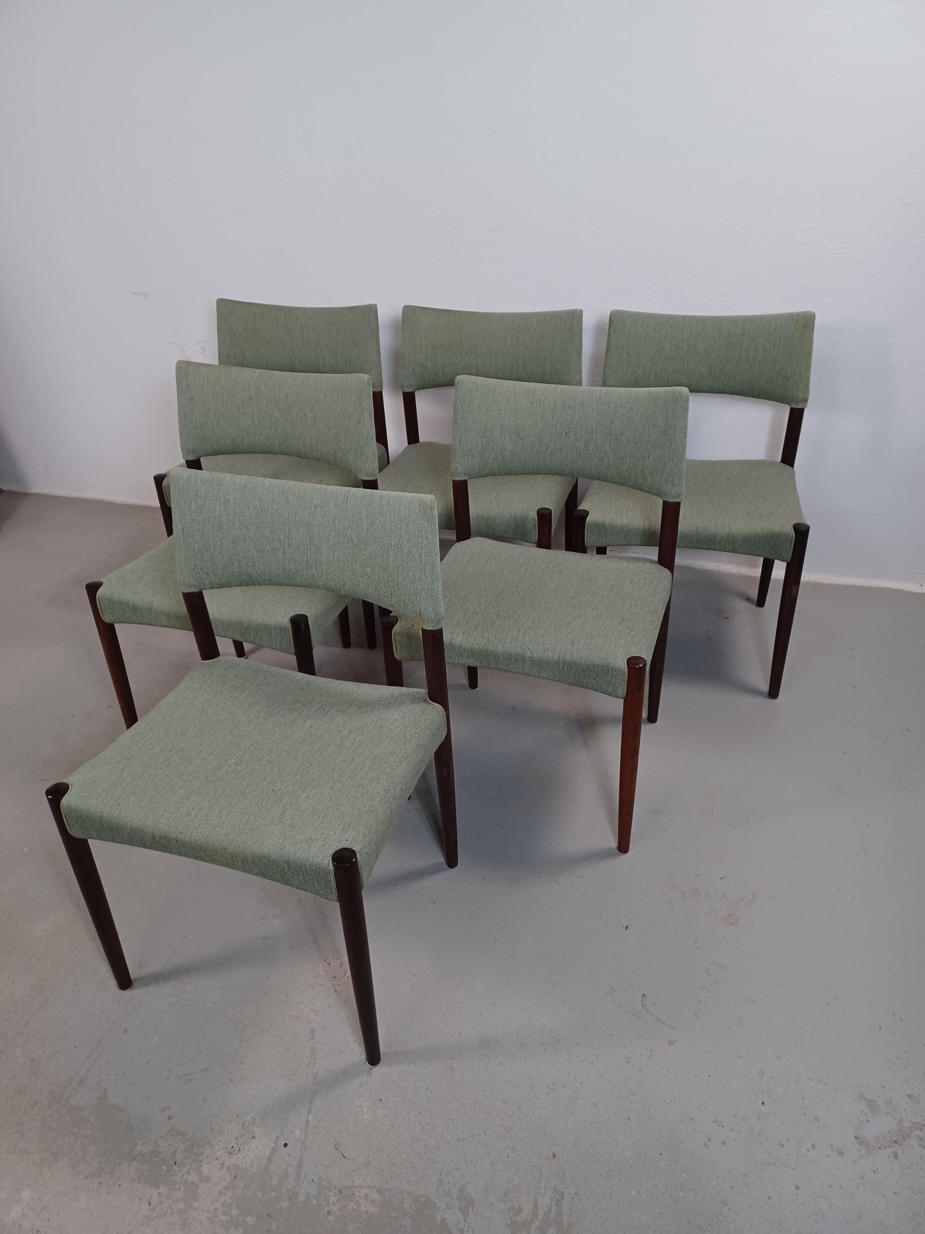 Set di sei sedie da pranzo in palissandro danese Ejnar Larsen e Axel Bender Madsen di Willy Beck

Le sedie da pranzo presentano un design modesto ma sofisticato, con una seduta squadrata e un design che a prima vista sembra lineare, ma che a uno