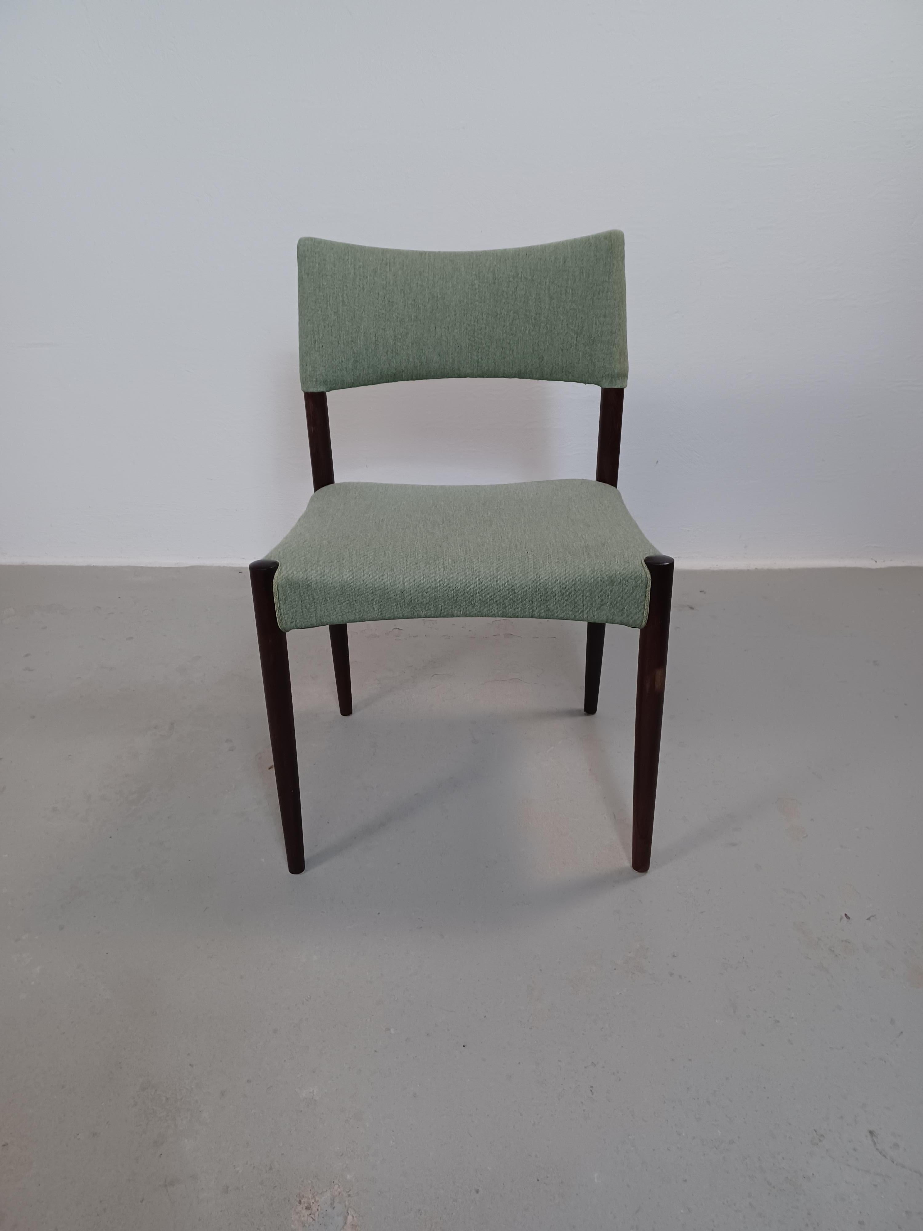 1960 Sei sedie da pranzo danesi in palissandro di Ejnar Larsen e Axel Larsen In condizioni discrete in vendita a Knebel, DK