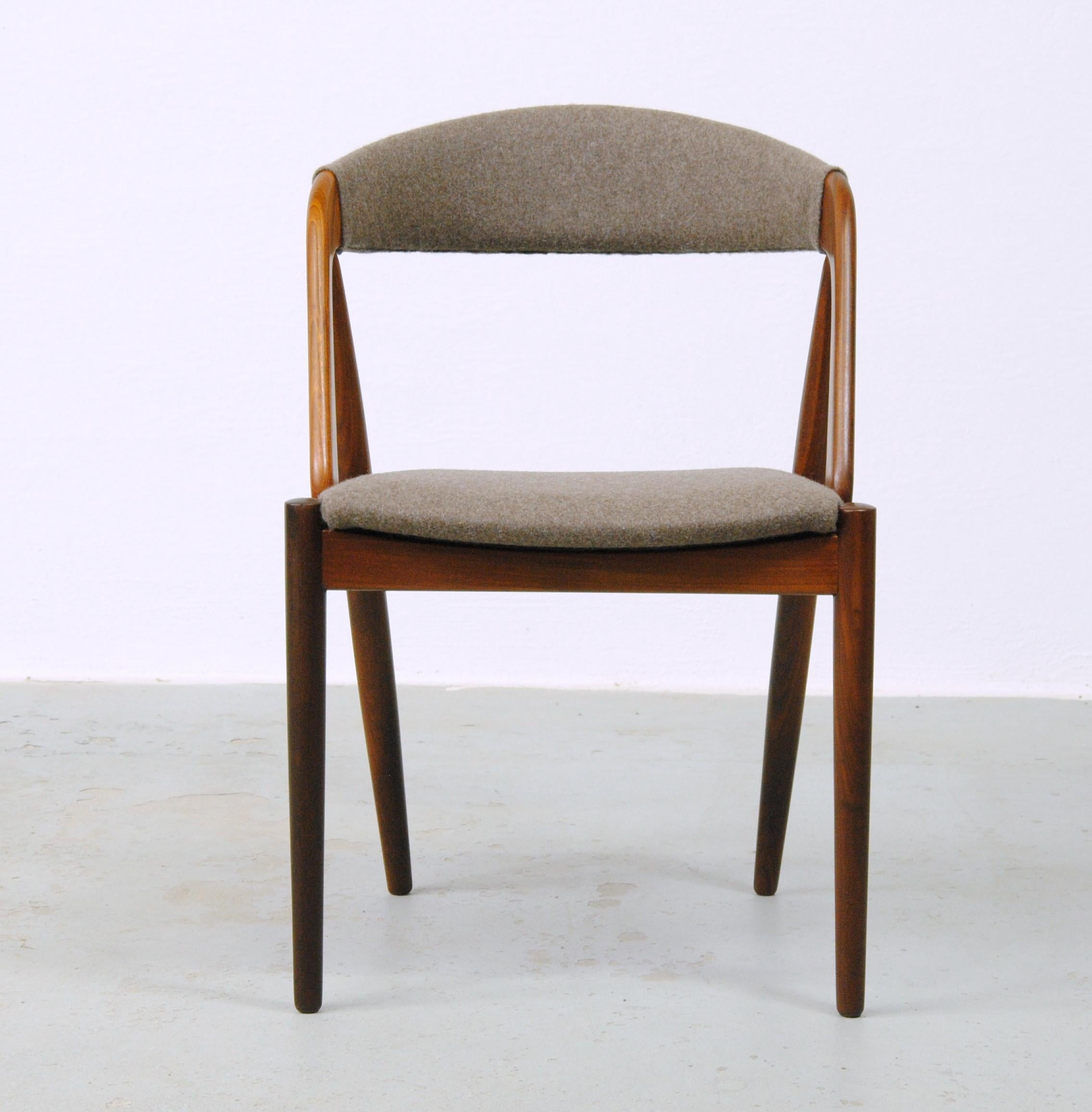 Scandinave moderne Six chaises de salle à manger Kai Kristiansen en teck entièrement restaurées, tapisserie personnalisée incluse en vente
